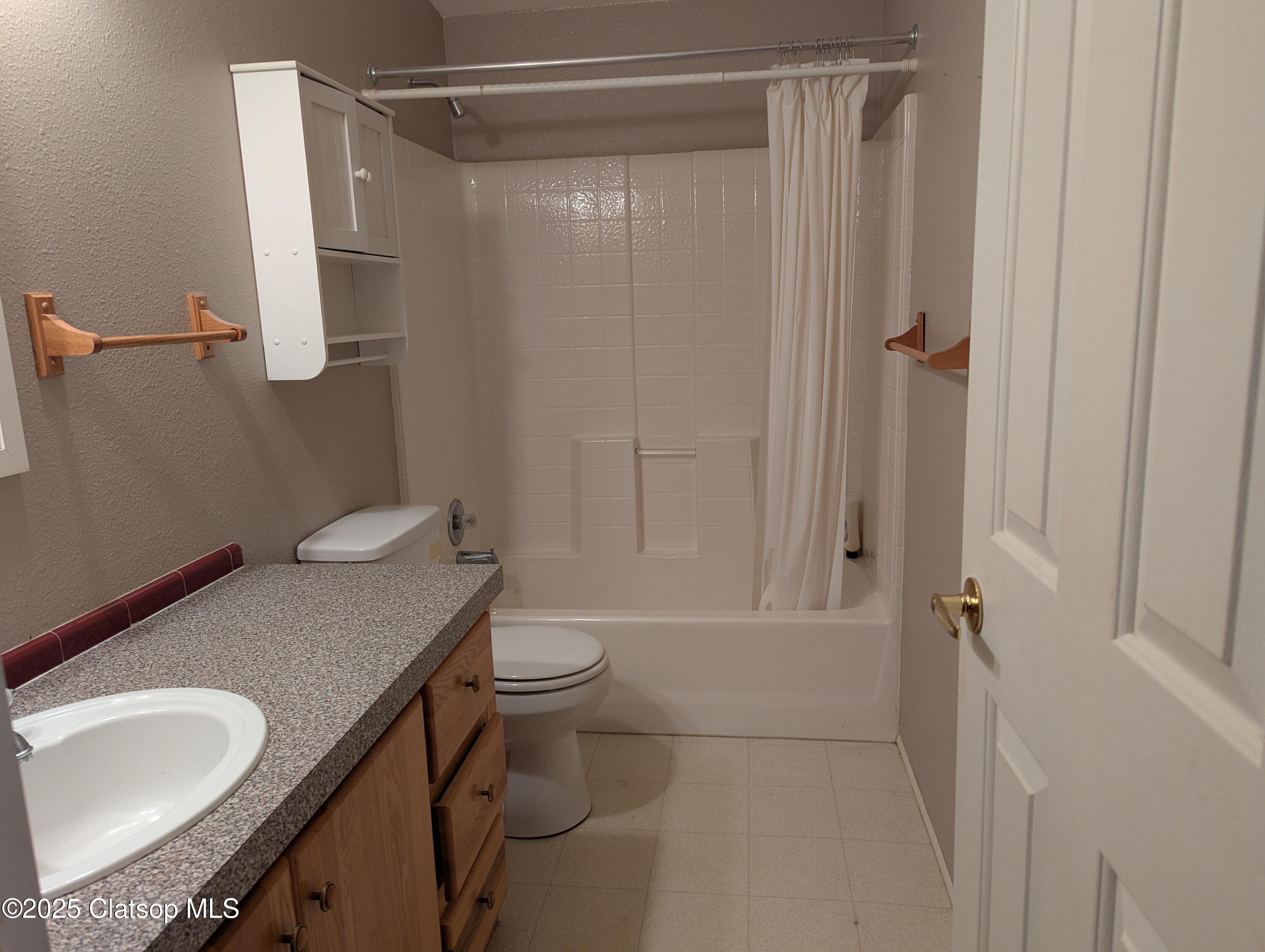 40698 Old Highway 30 Property Photo 9