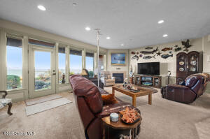 12 17th Place Property Photo 8
