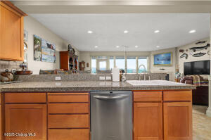 12 17th Place Property Photo 16