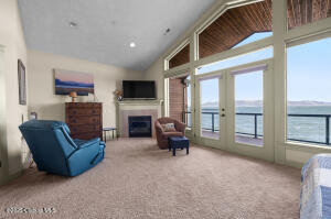 12 17th Place Property Photo 27