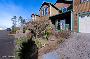 12 17th Place Property Photo 40