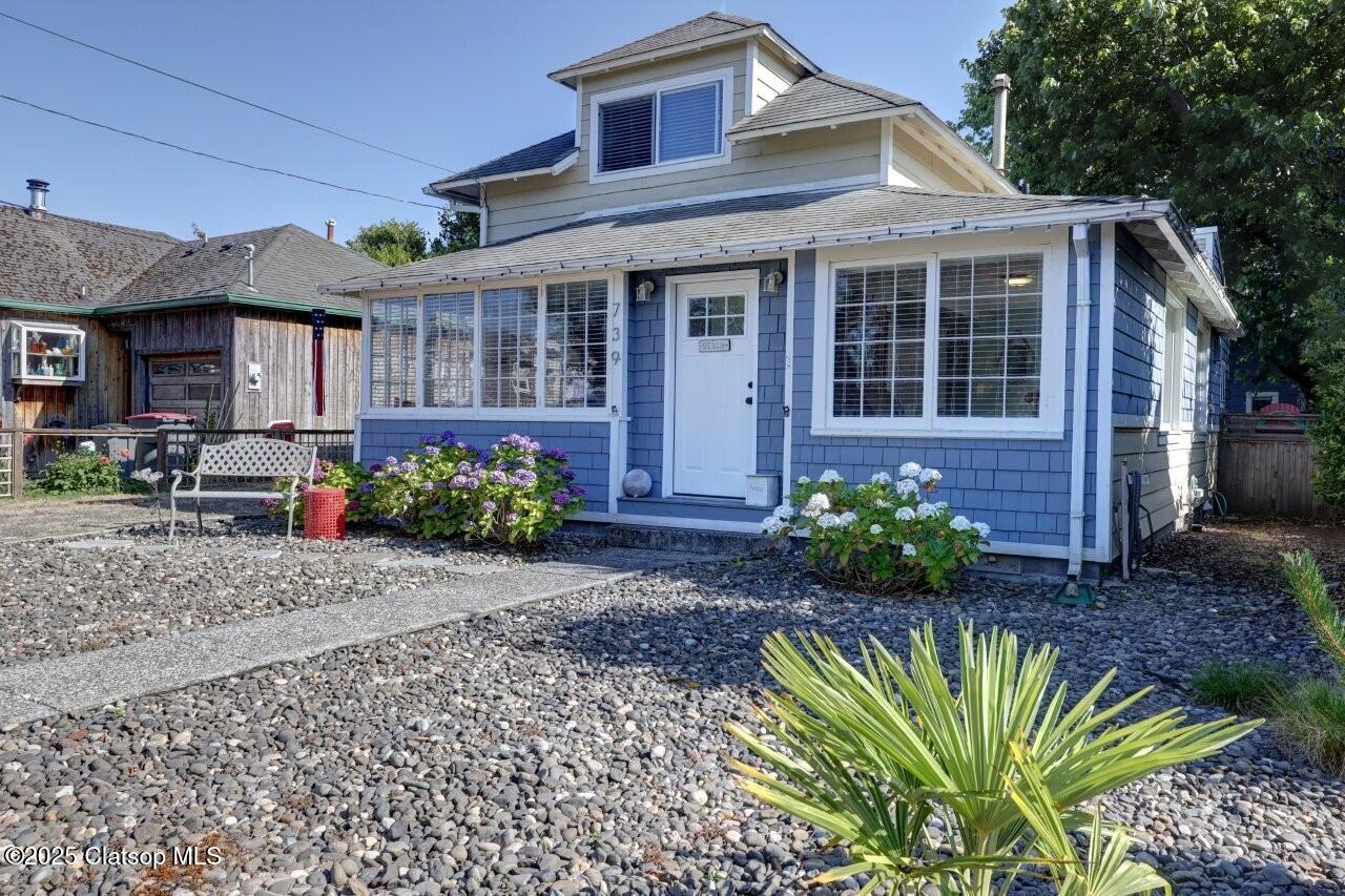 739 11th Avenue Property Photo 2