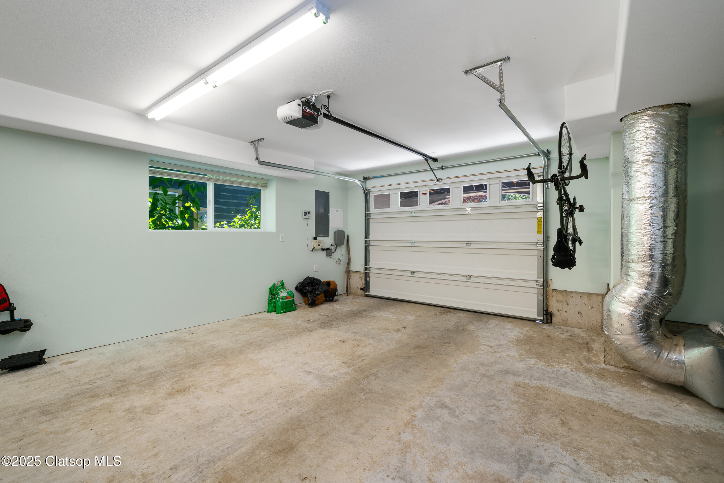 13150 D Street Property Photo 28