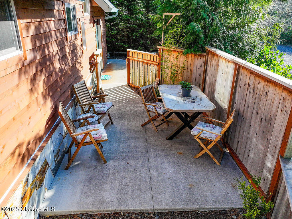412 University Avenue Property Photo 49