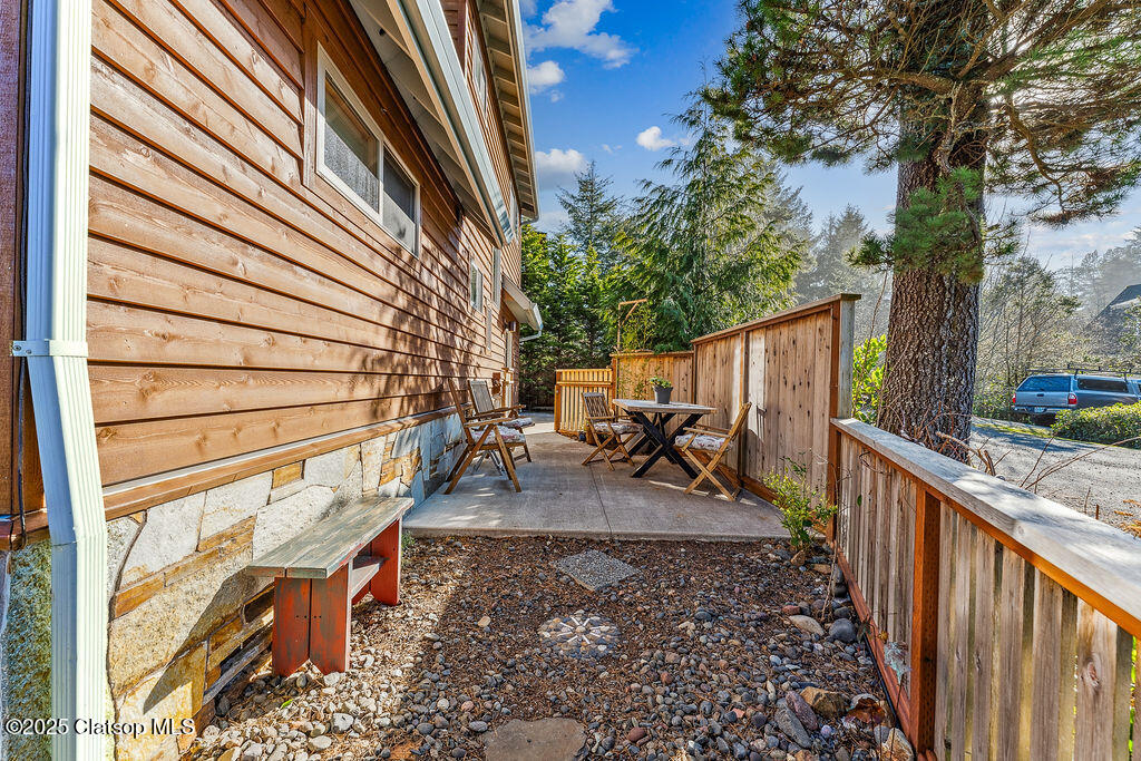 412 University Avenue Property Photo 56