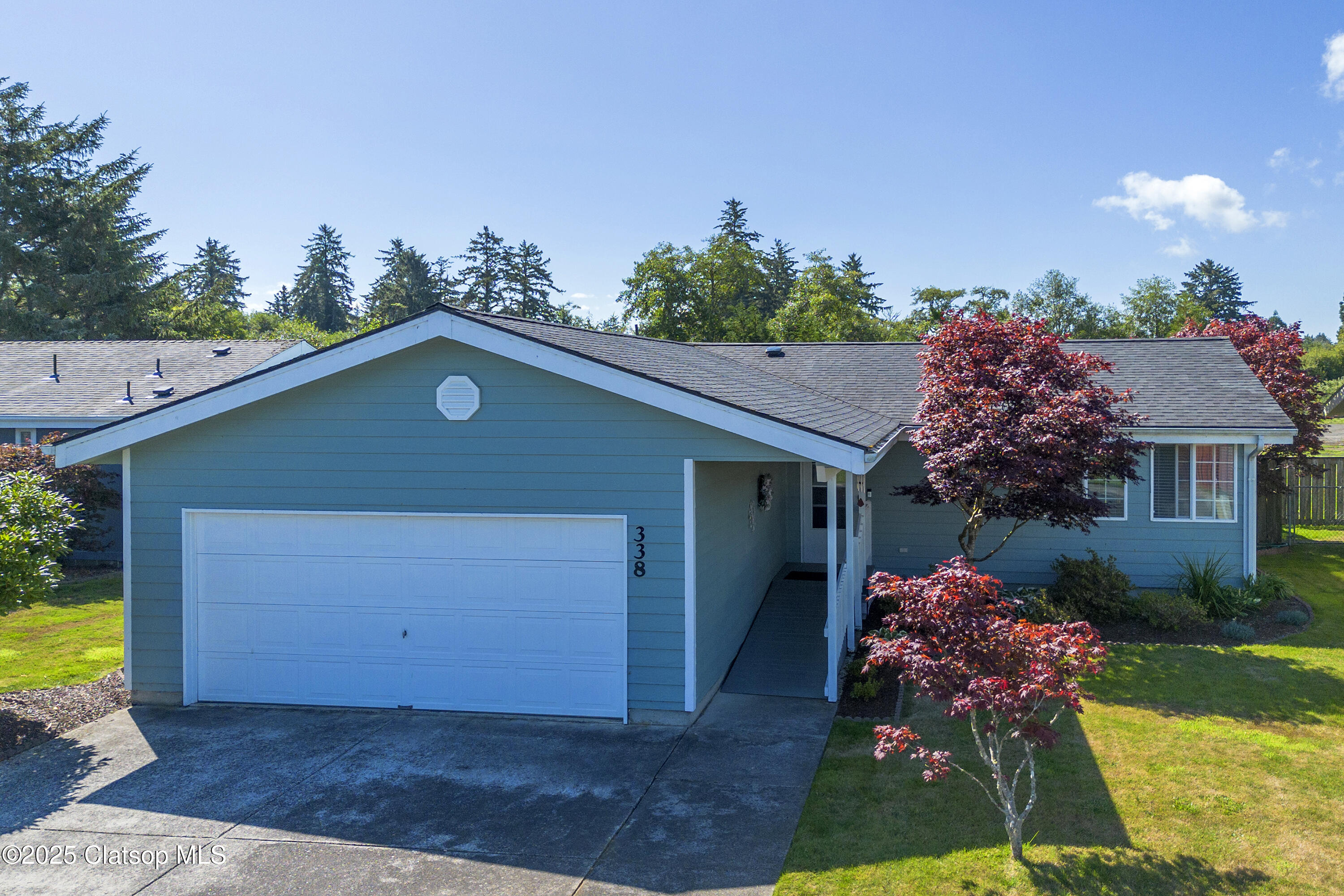 1100 Nw Warrenton Dr Property Photo 1