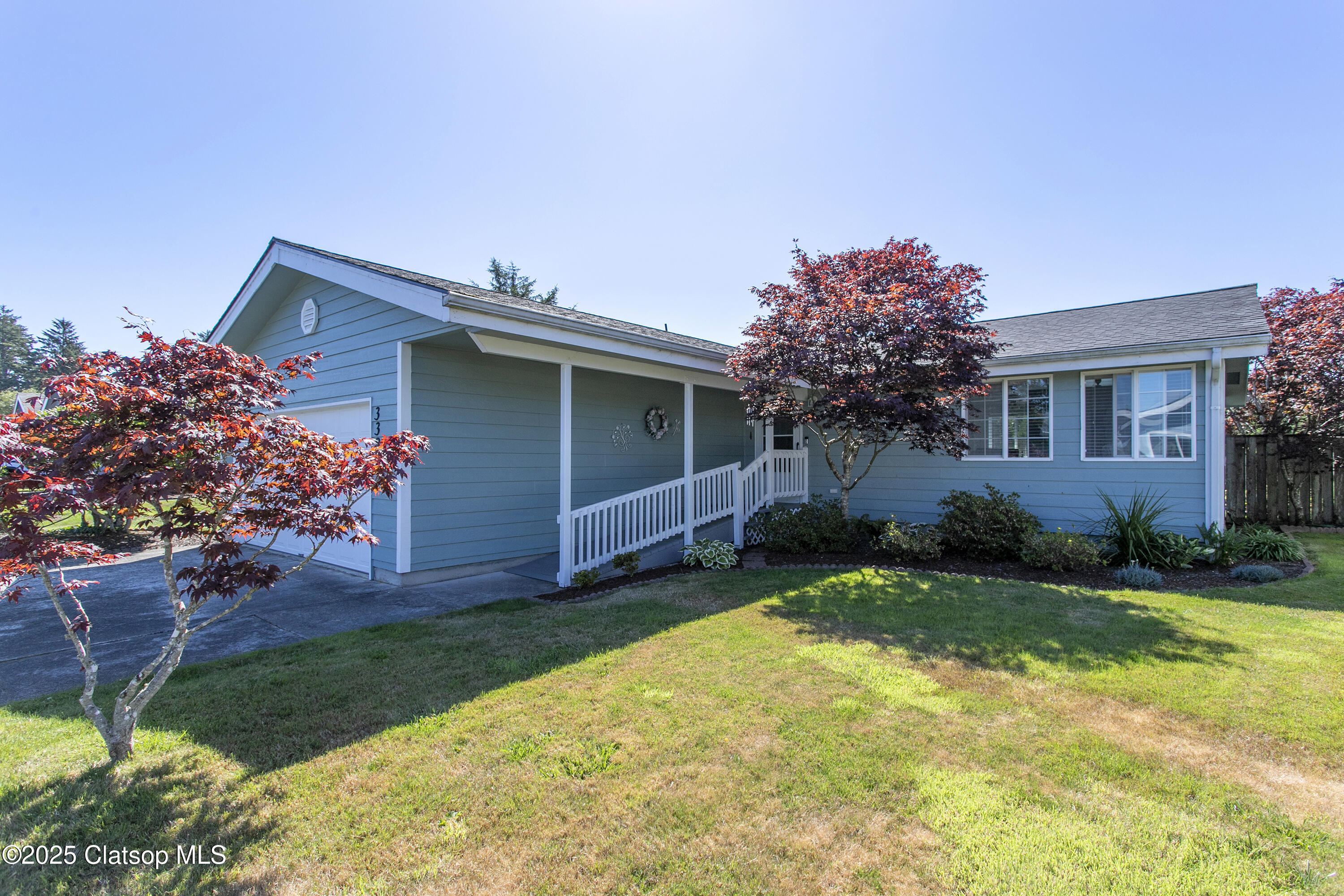 1100 Nw Warrenton Dr Property Photo 3