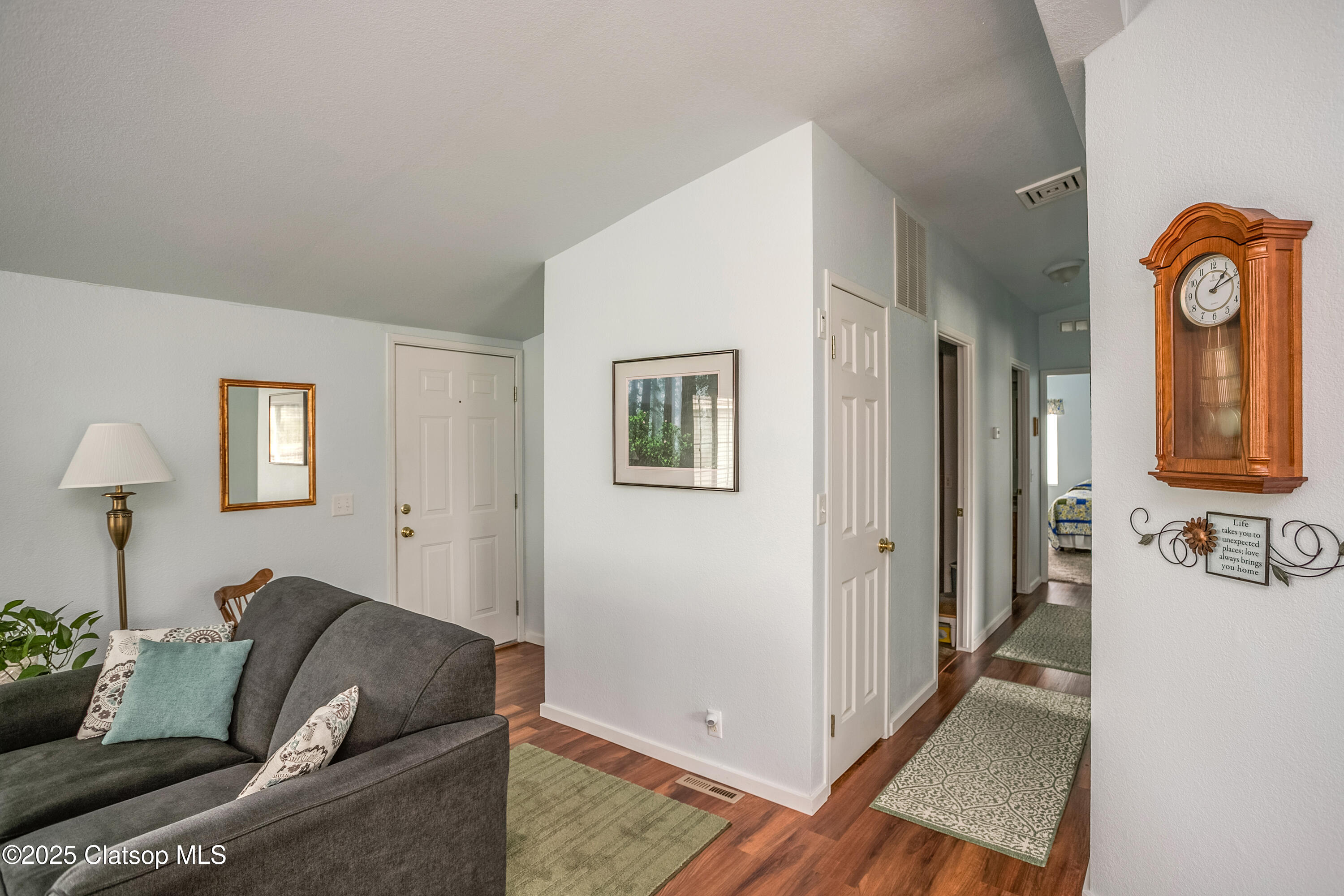 1100 Nw Warrenton Dr Property Photo 4