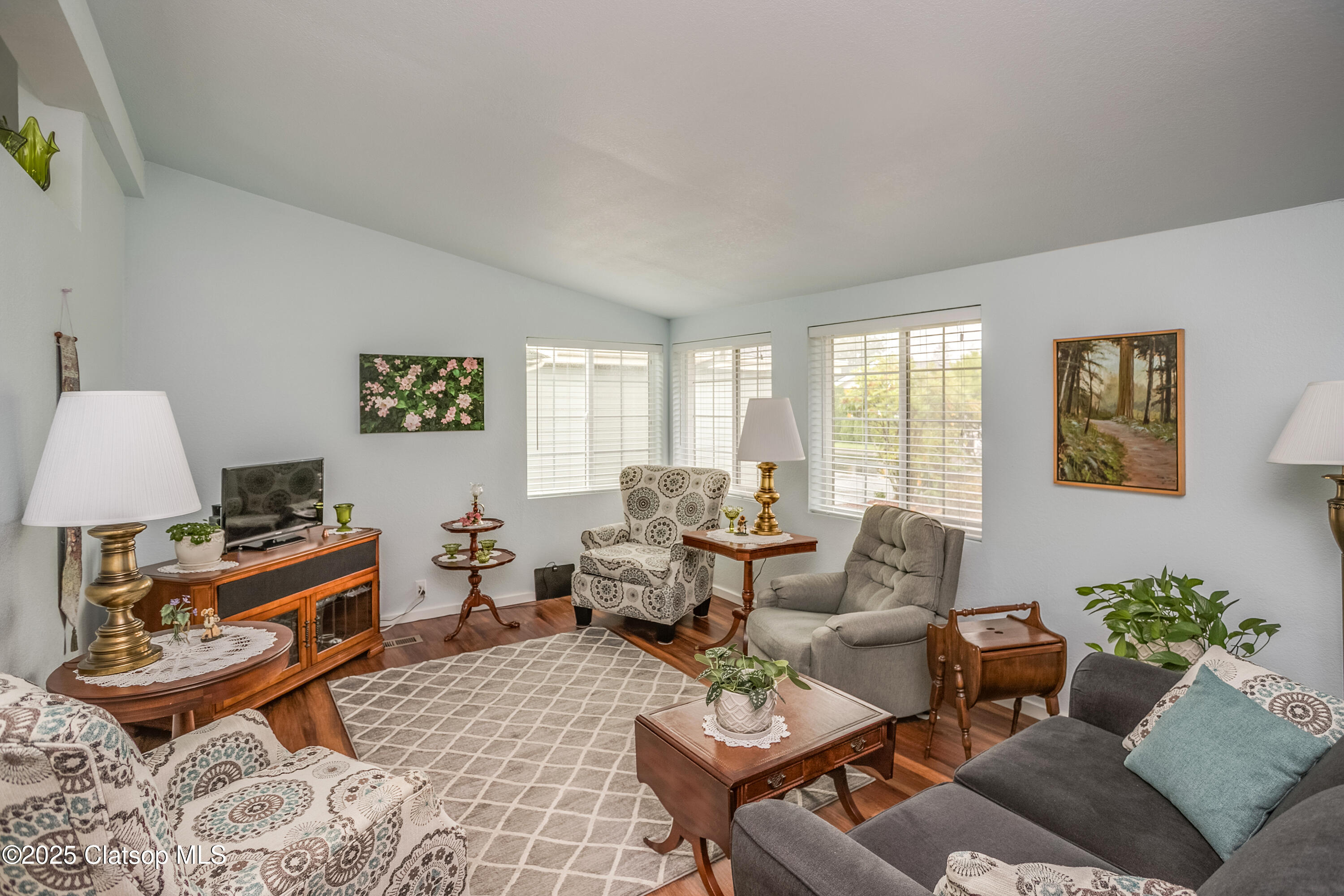 1100 Nw Warrenton Dr Property Photo 5