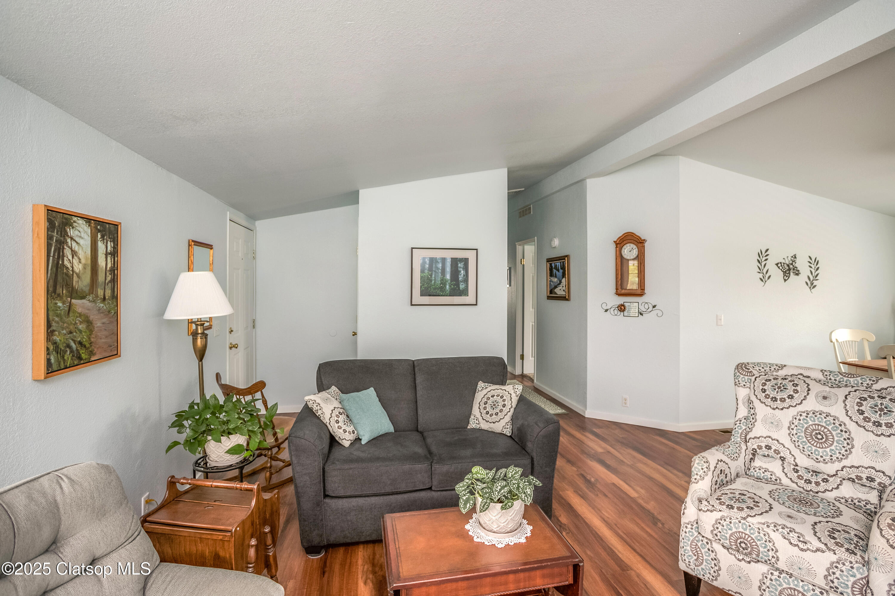 1100 Nw Warrenton Dr Property Photo 6