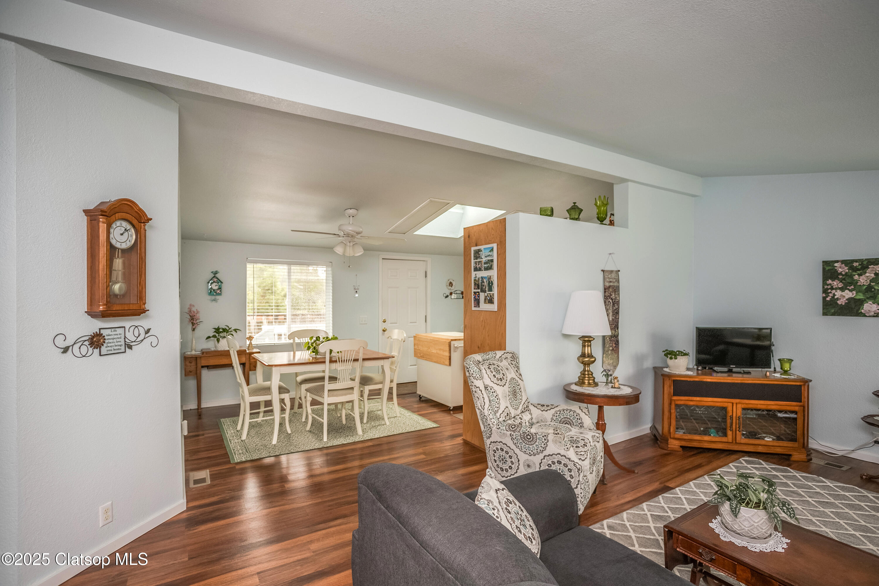 1100 Nw Warrenton Dr Property Photo 7