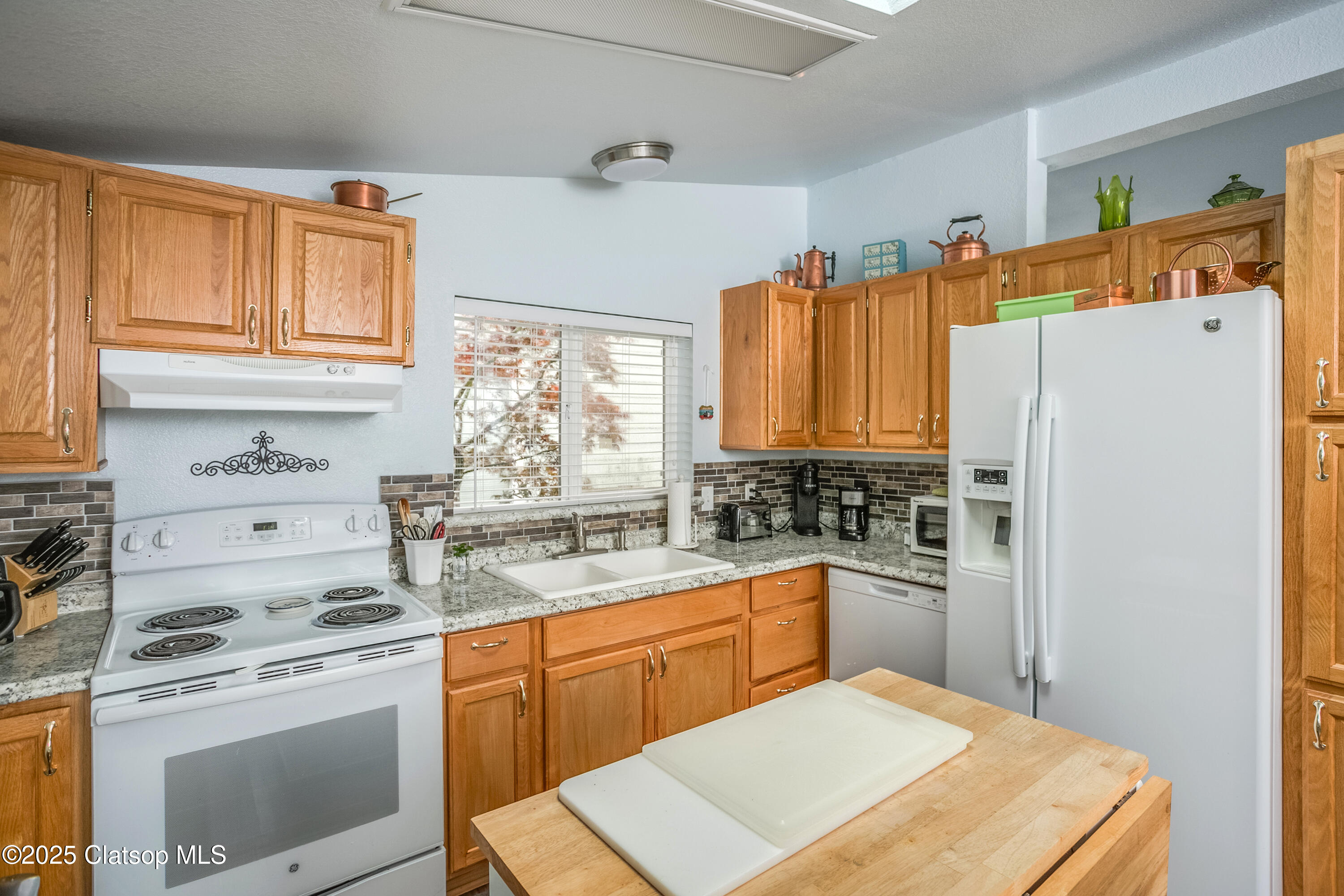 1100 Nw Warrenton Dr Property Photo 9