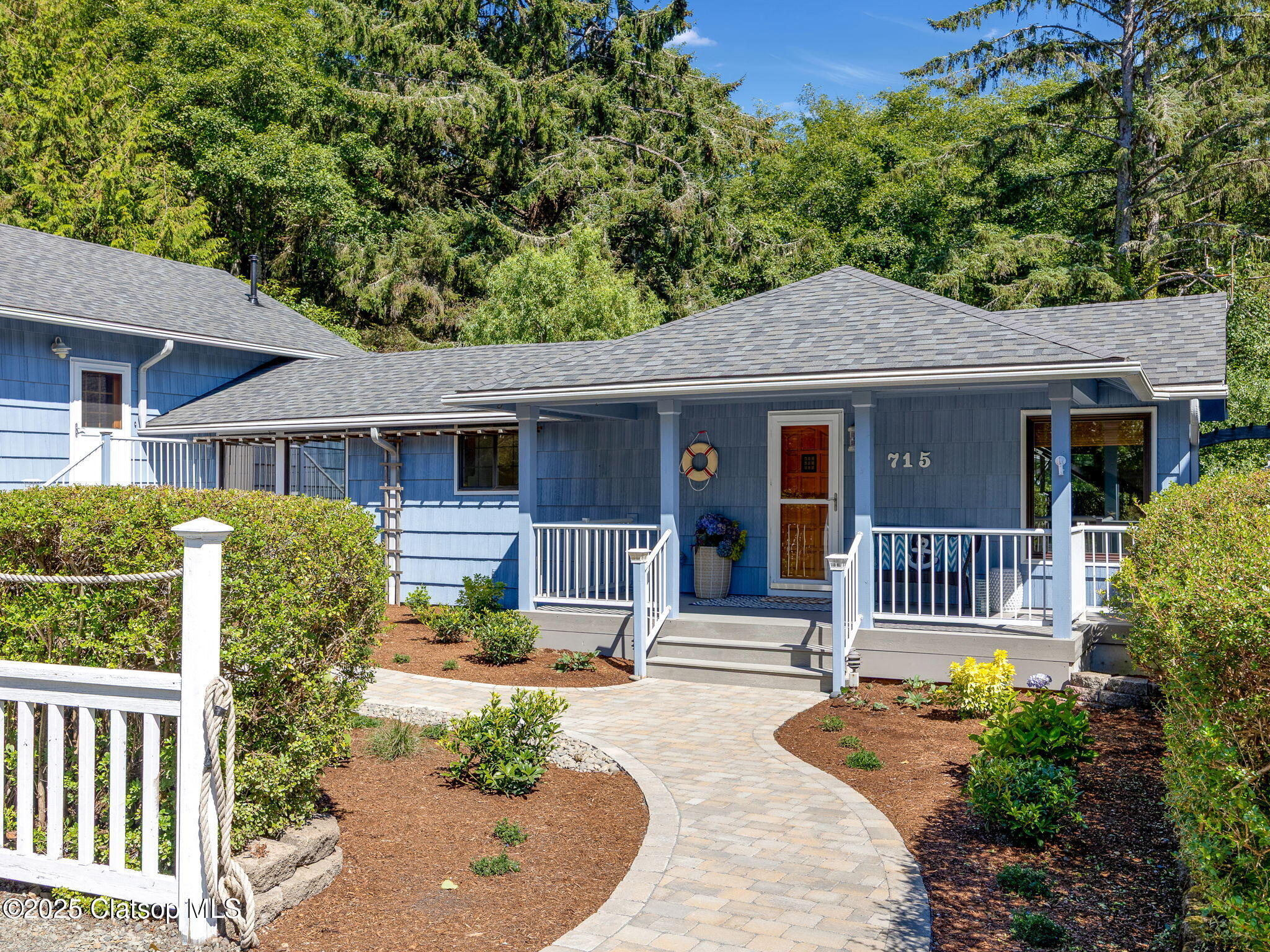 715 N Laurel Street Property Photo 2