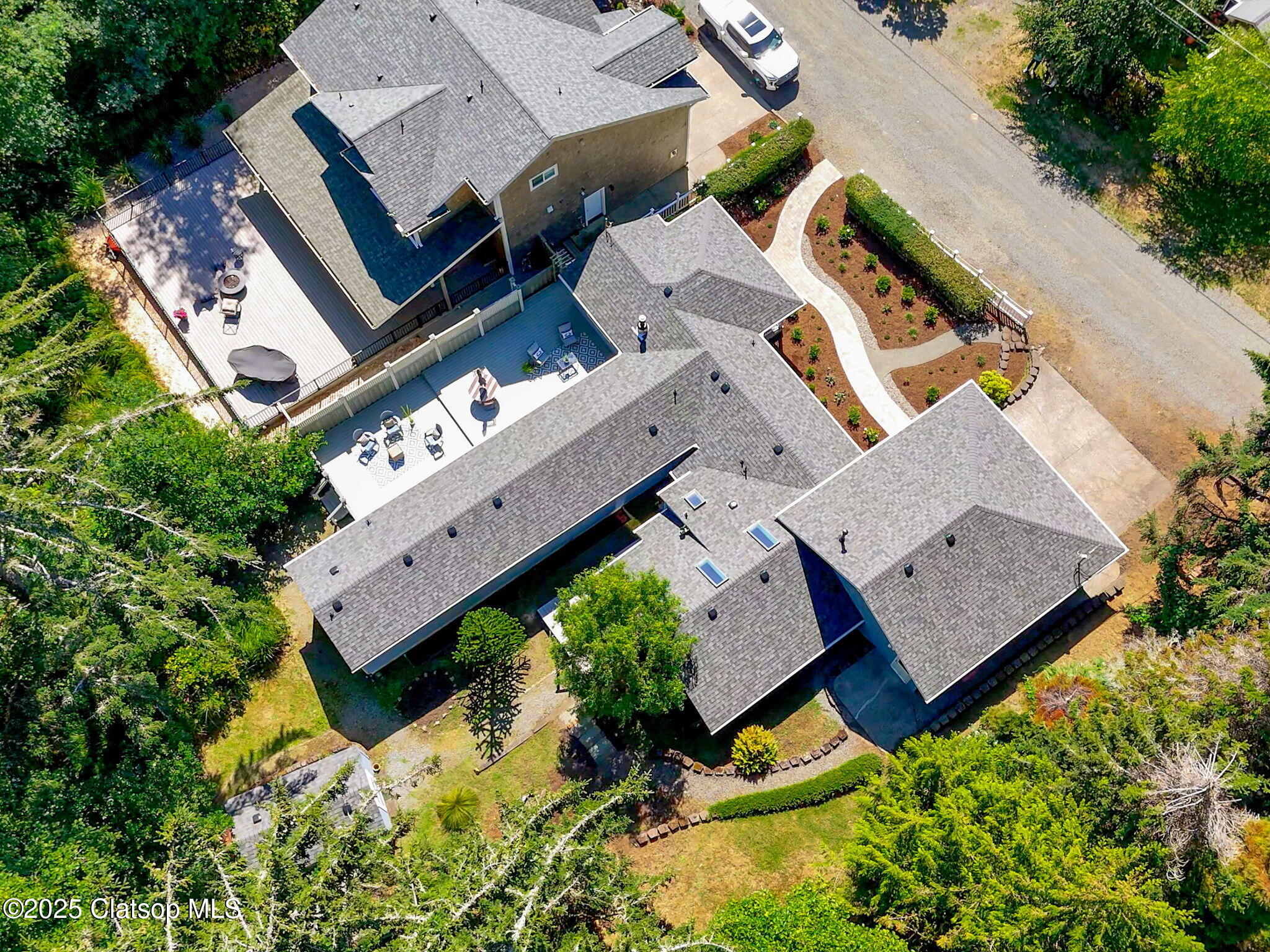 715 N Laurel Street Property Photo 5