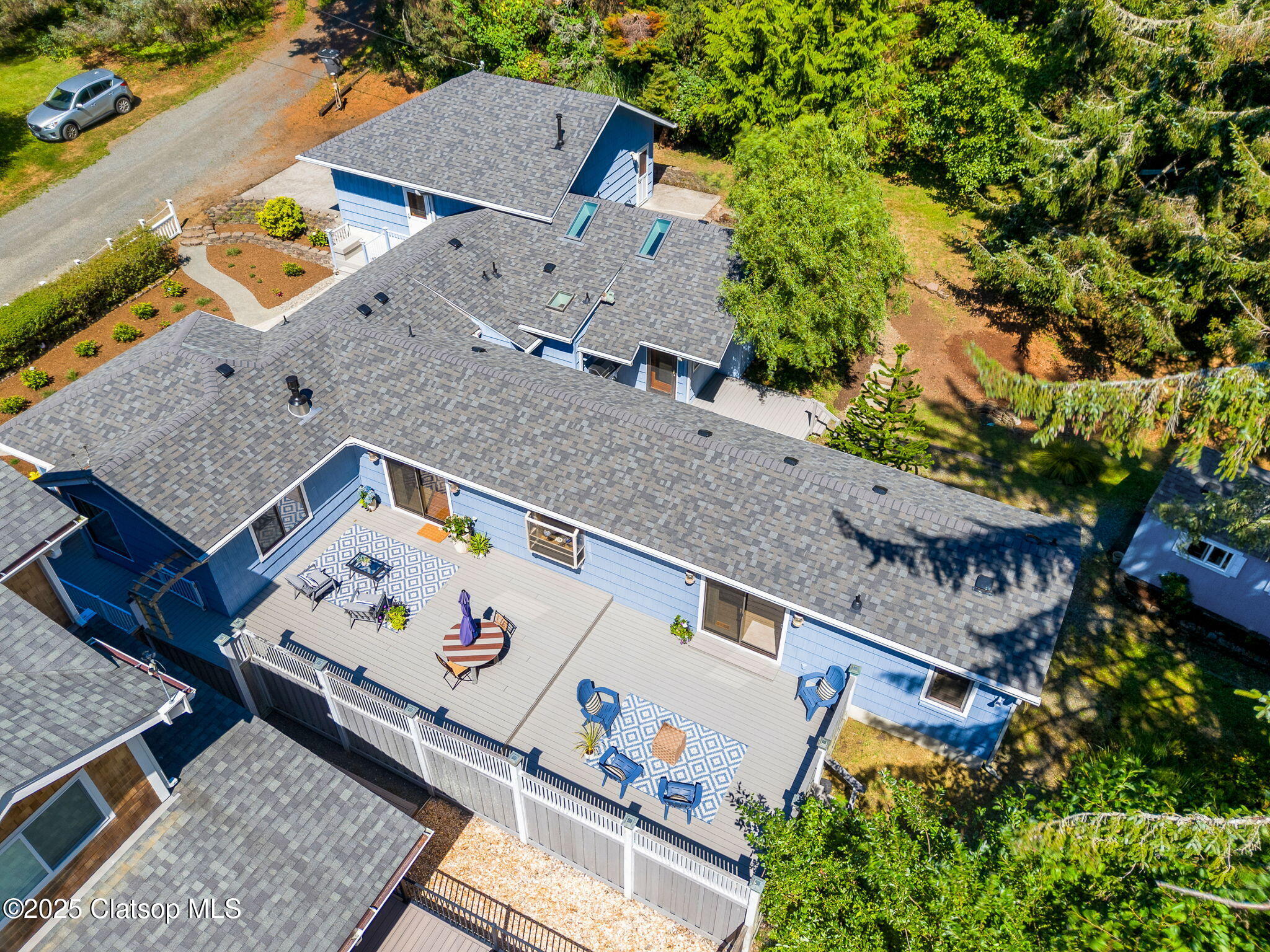 715 N Laurel Street Property Photo 6