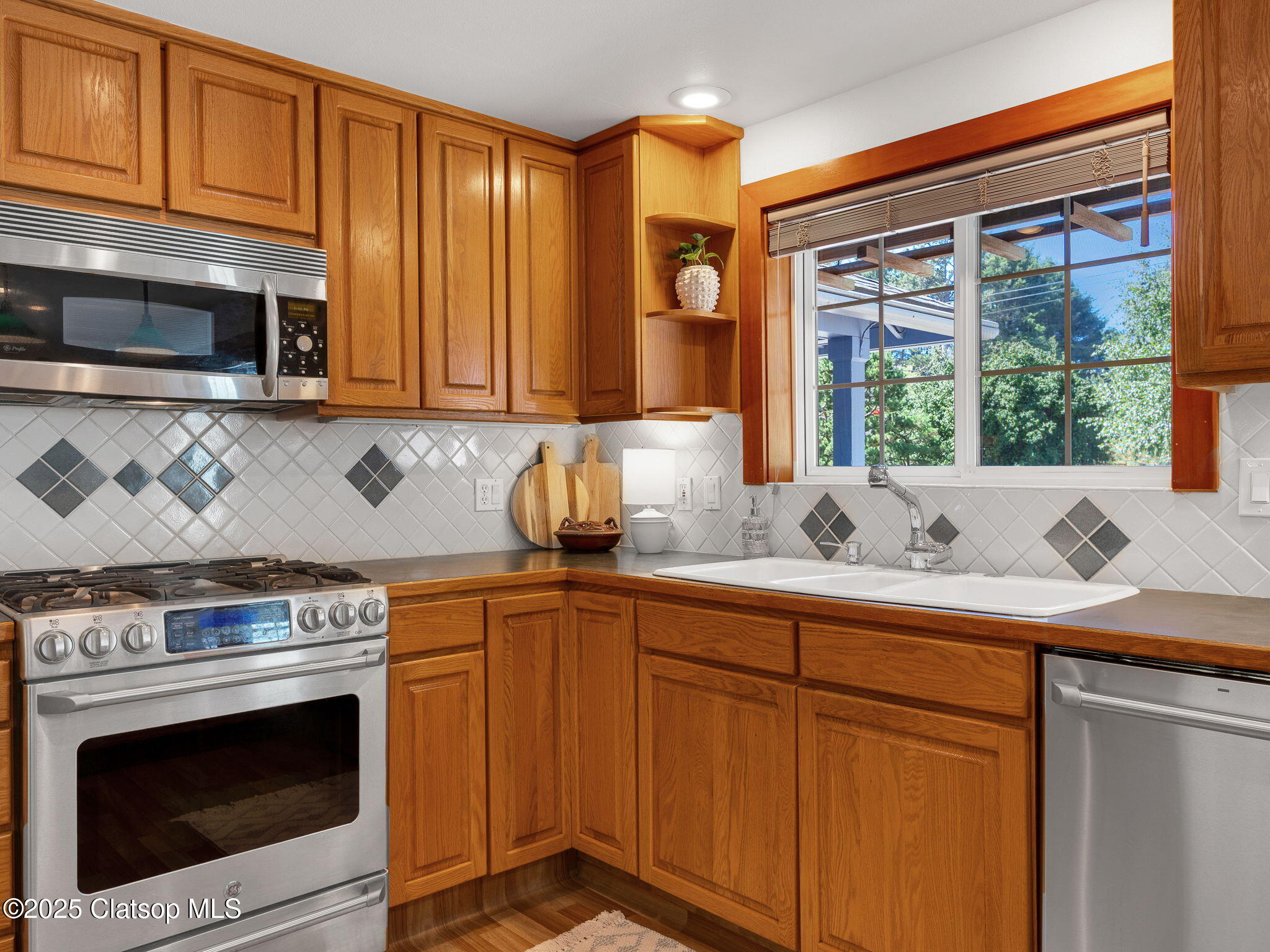 715 N Laurel Street Property Photo 17