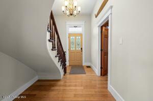 584 8th Street Property Photo 3