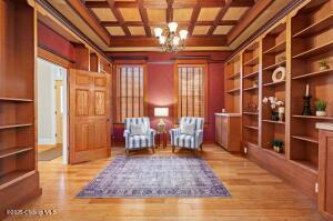 584 8th Street Property Photo 4