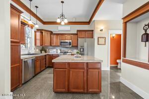 584 8th Street Property Photo 9