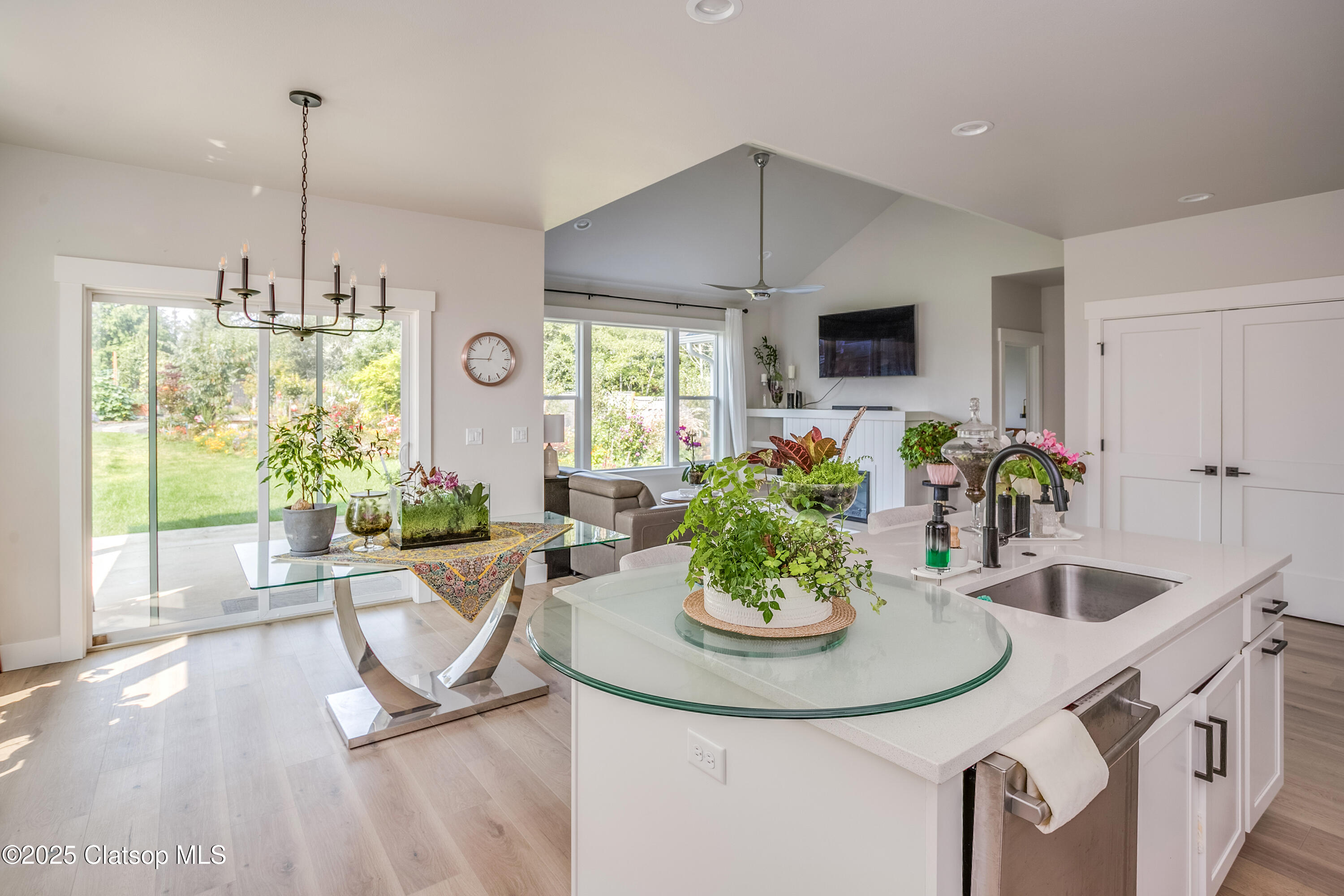 1190 Bugle Avenue Property Photo 6