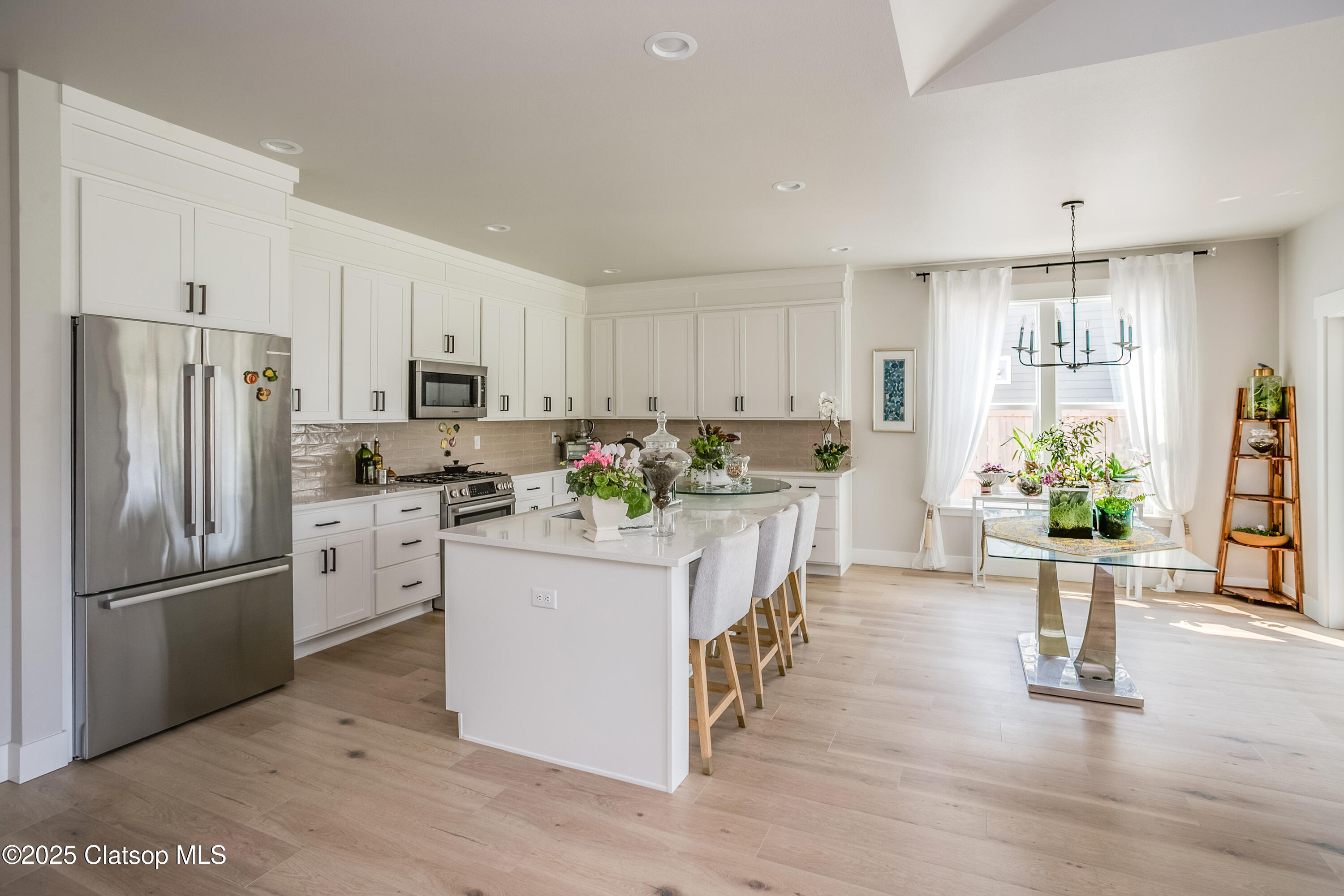 1190 Bugle Avenue Property Photo 7