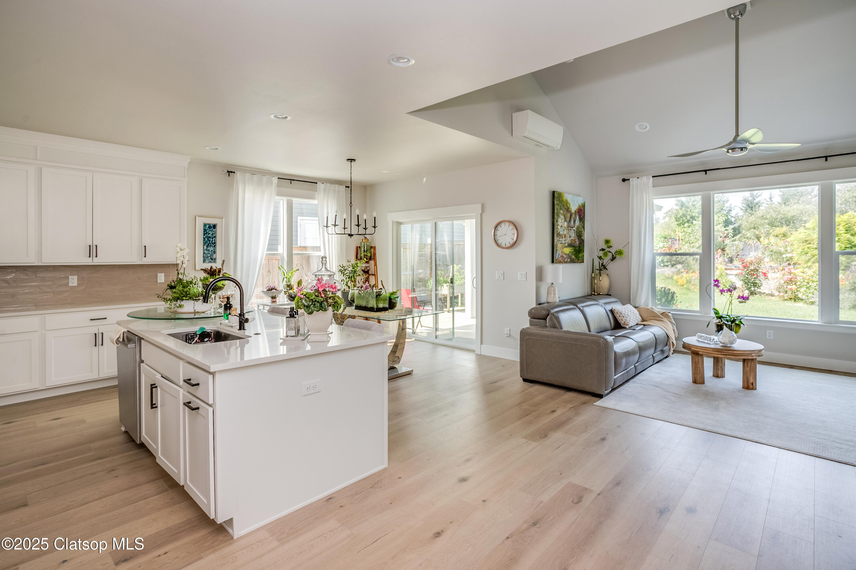 1190 Bugle Avenue Property Photo 9