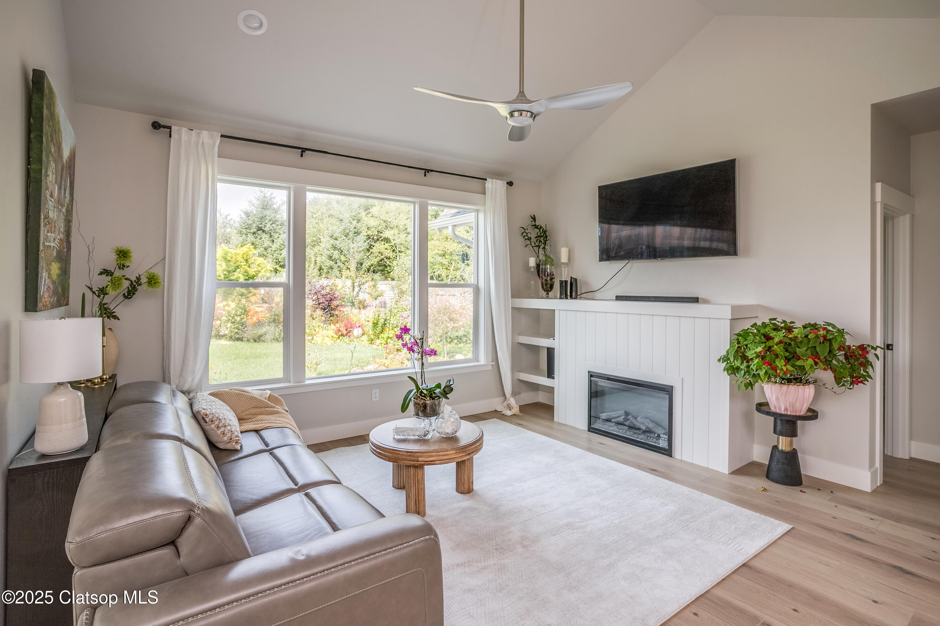 1190 Bugle Avenue Property Photo 10