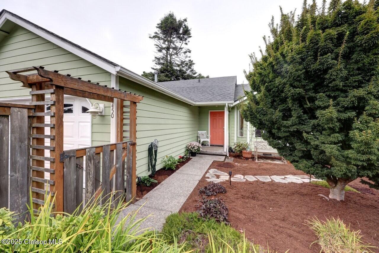 450 9th Avenue Property Photo 4