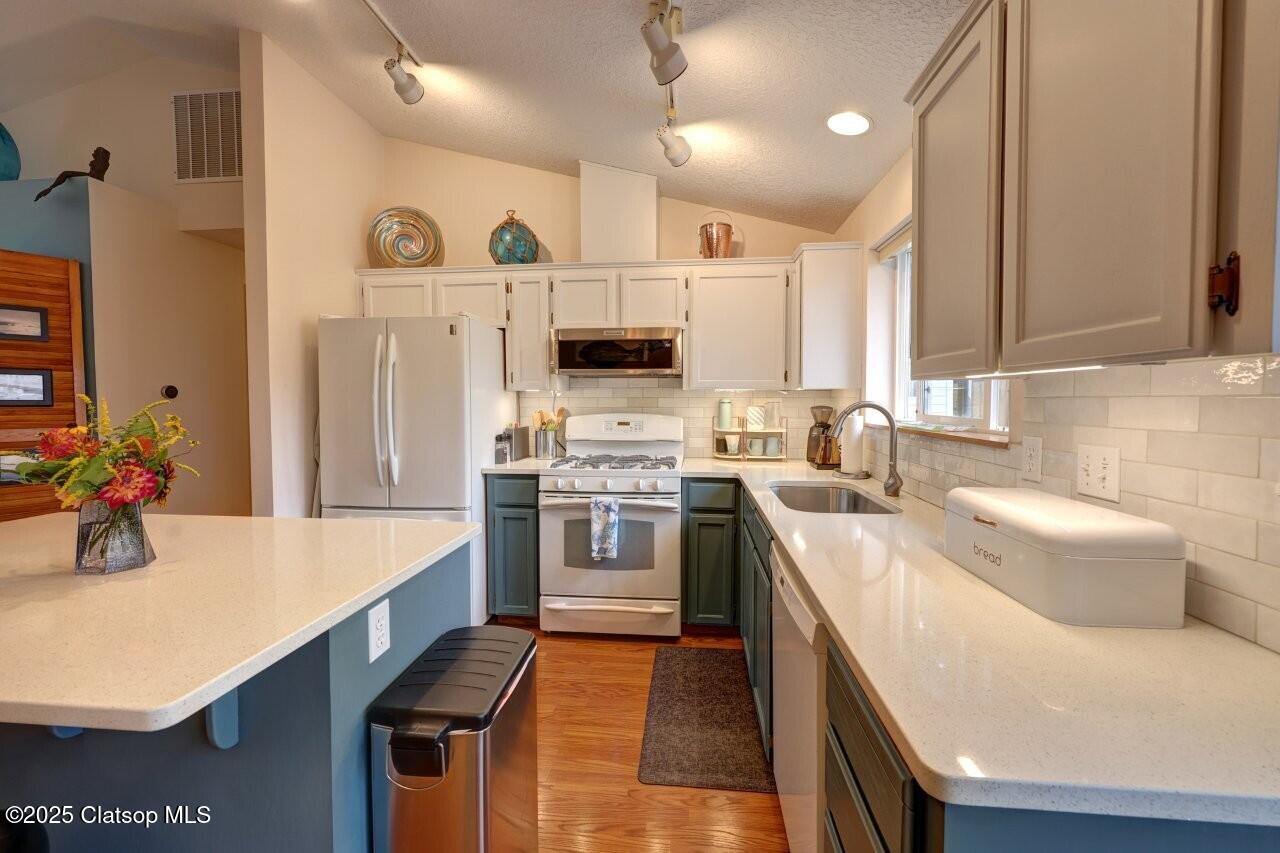 450 9th Avenue Property Photo 14