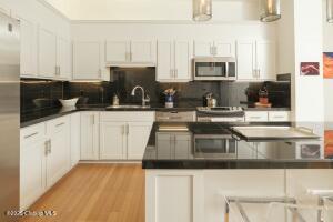 3930 Abbey Ln Property Photo 6
