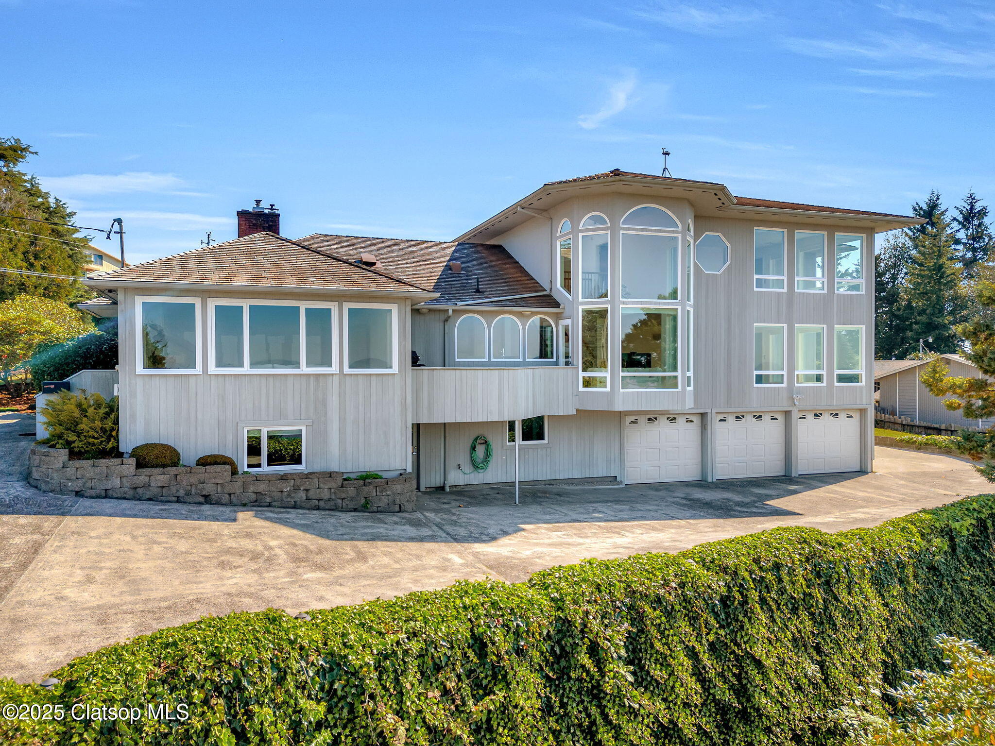 245 W Irving Avenue Property Photo 1