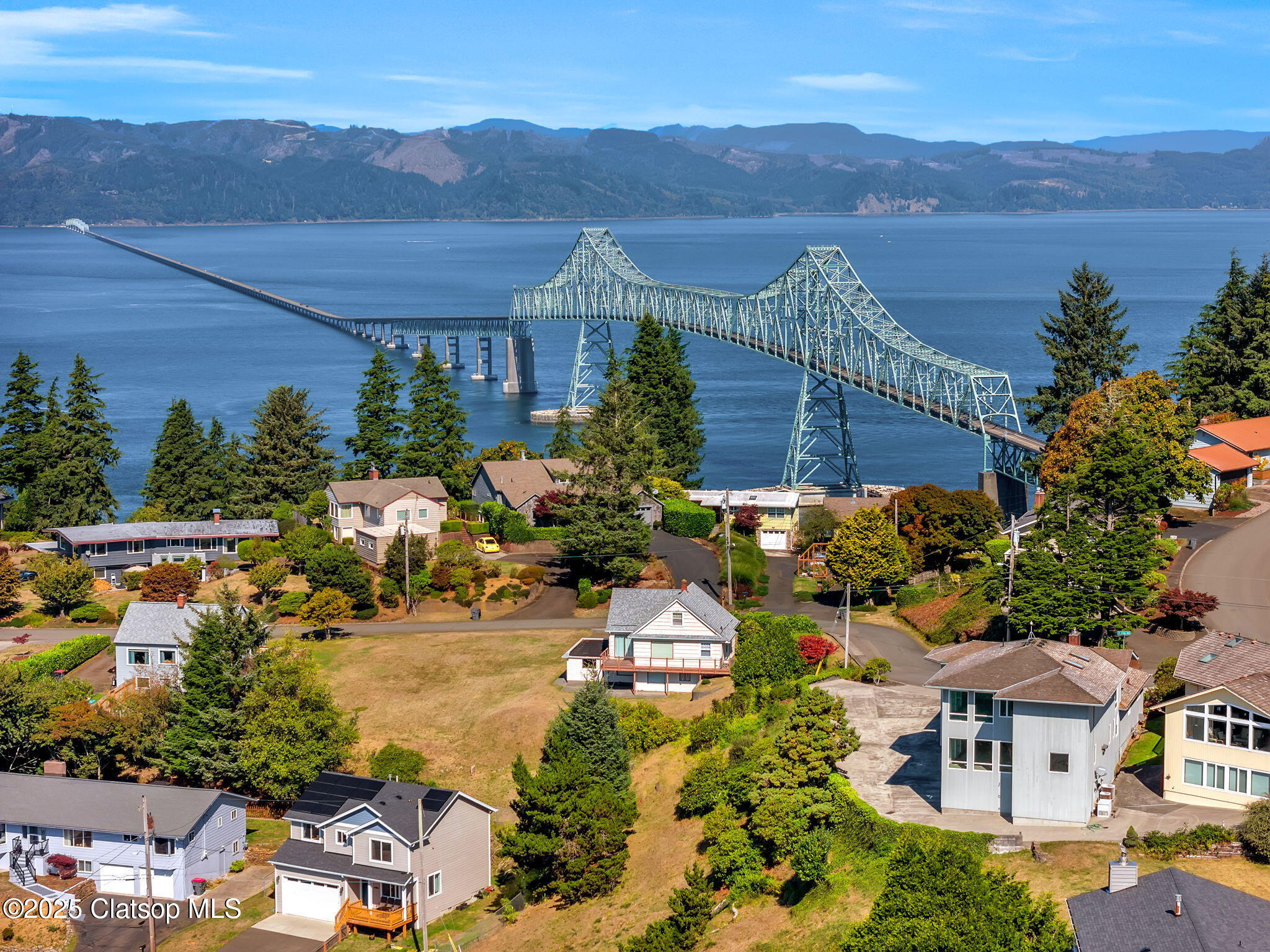 245 W Irving Avenue Property Photo 3