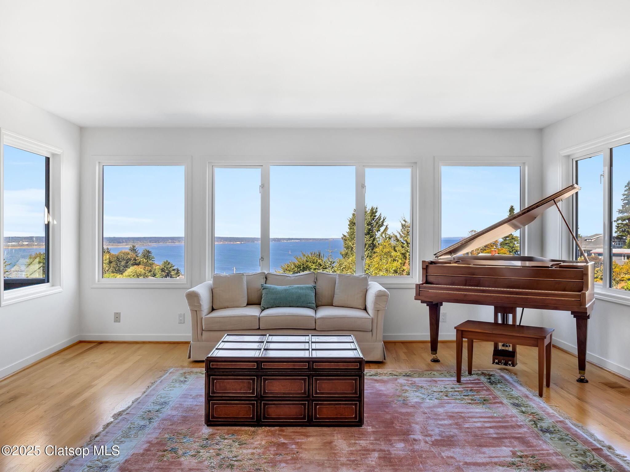 245 W Irving Avenue Property Photo 4