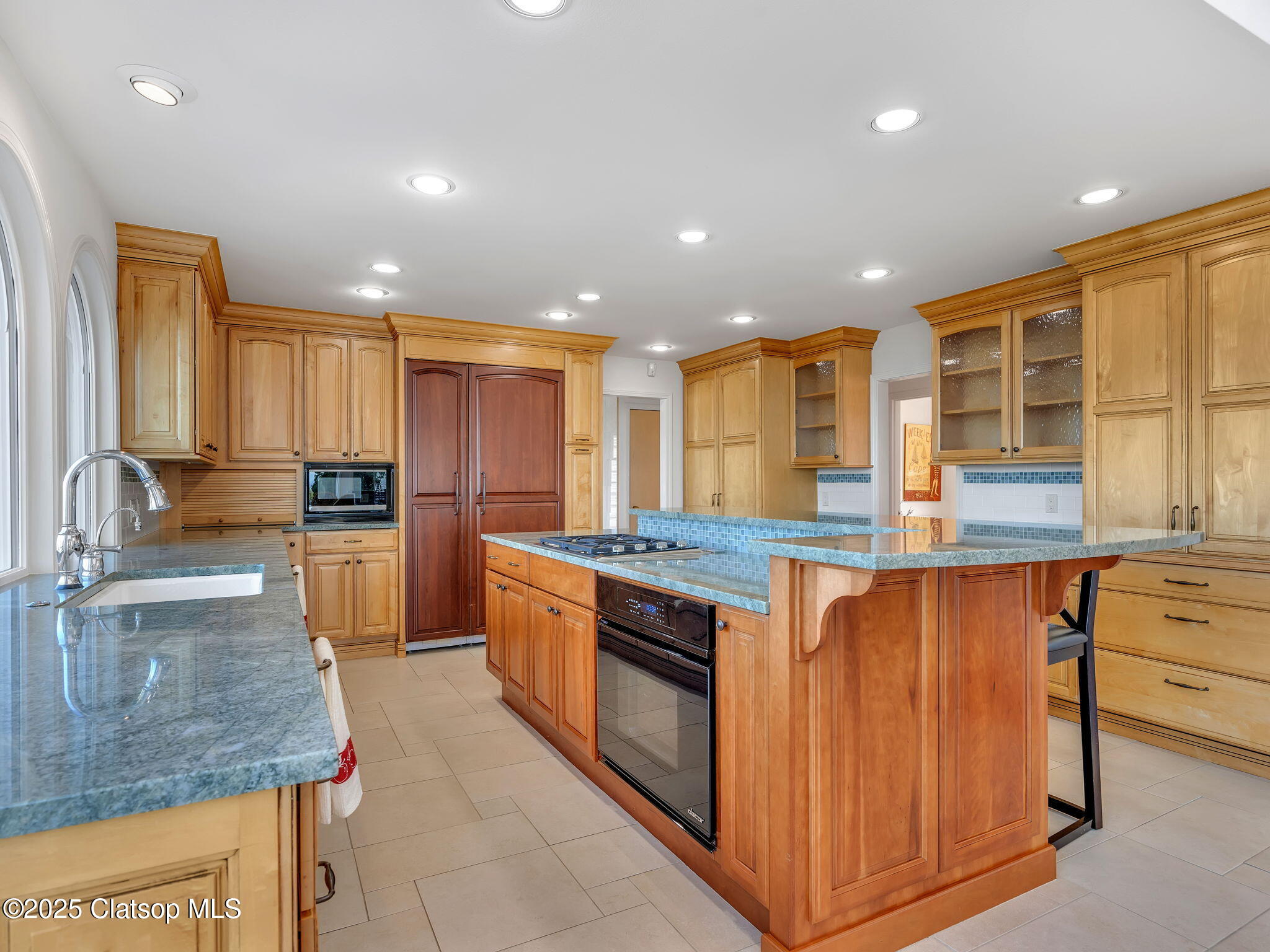 245 W Irving Avenue Property Photo 5