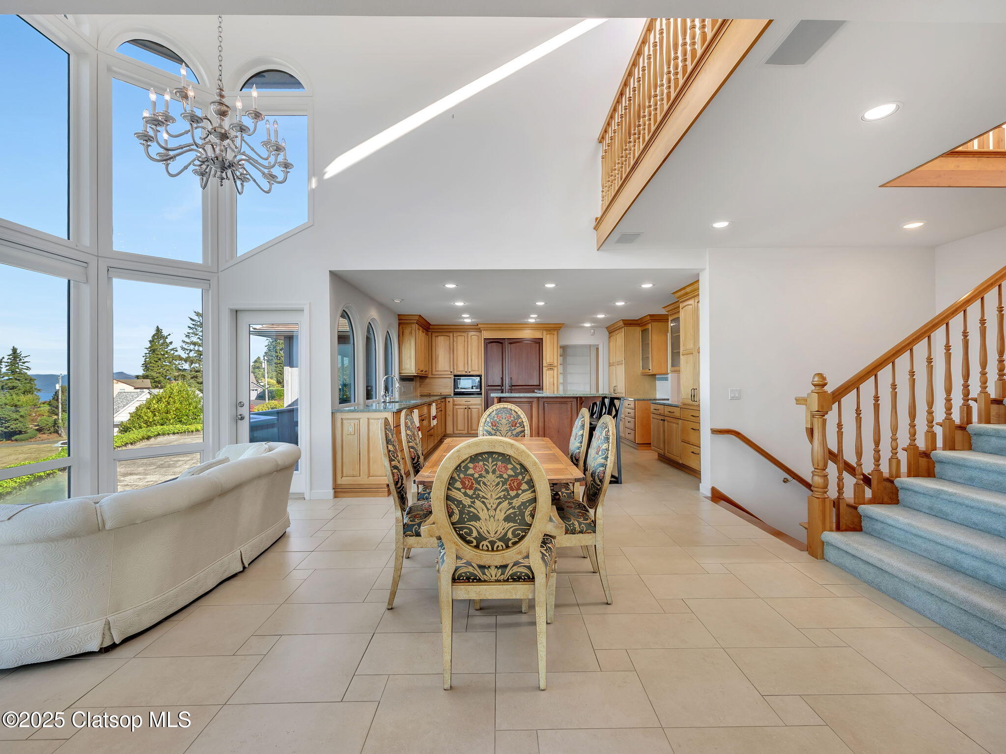 245 W Irving Avenue Property Photo 6