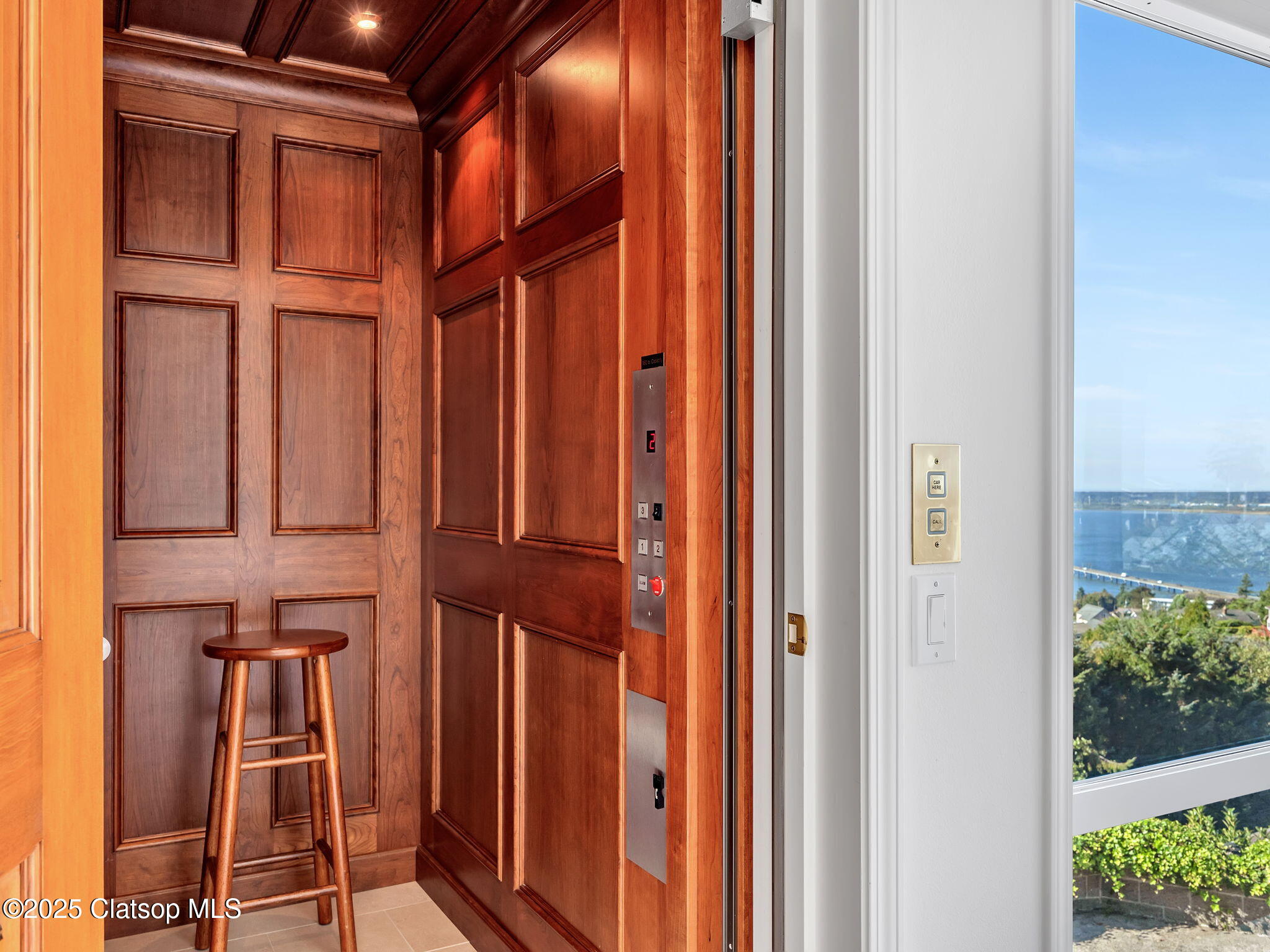 245 W Irving Avenue Property Photo 10