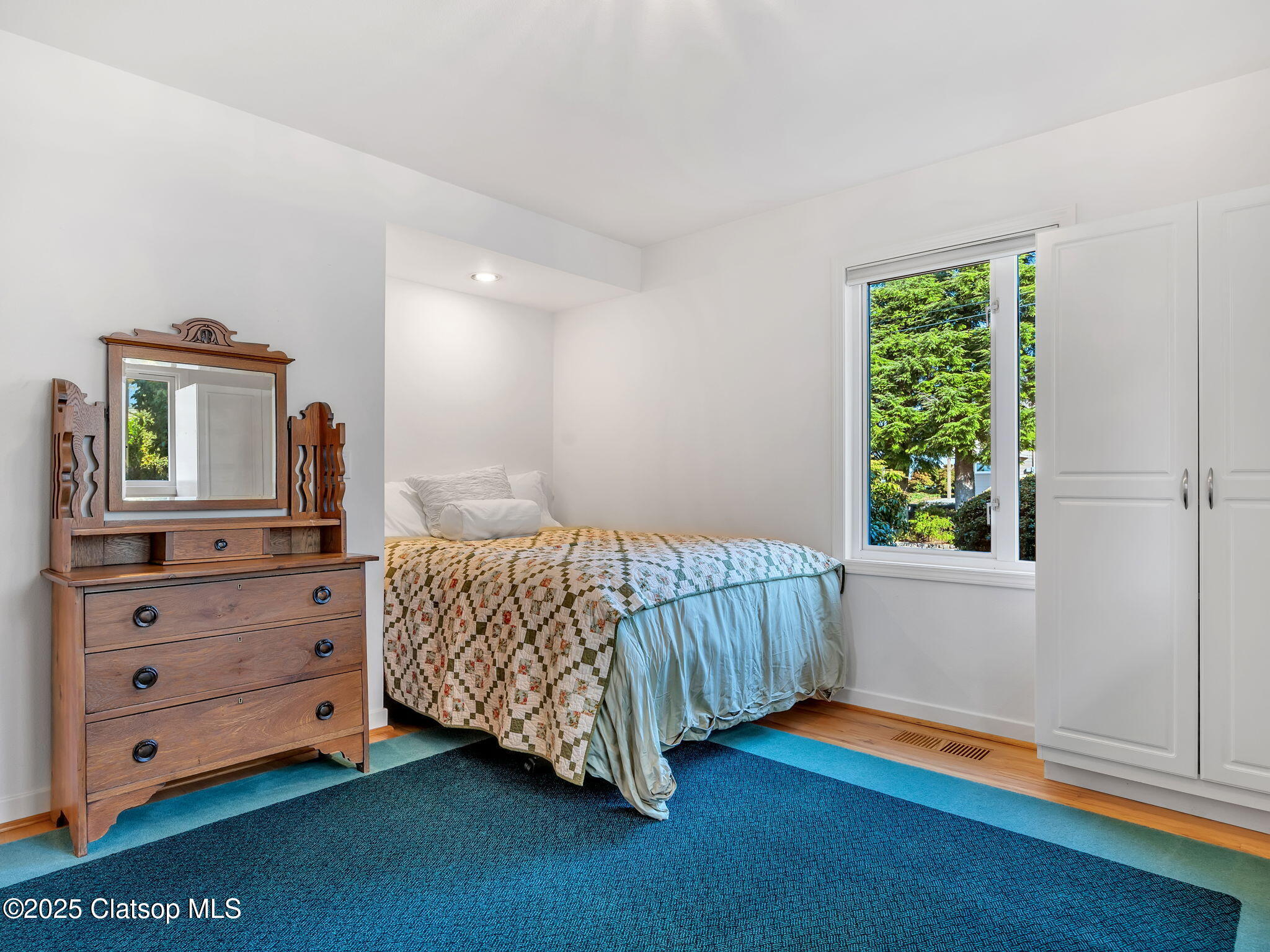 245 W Irving Avenue Property Photo 12