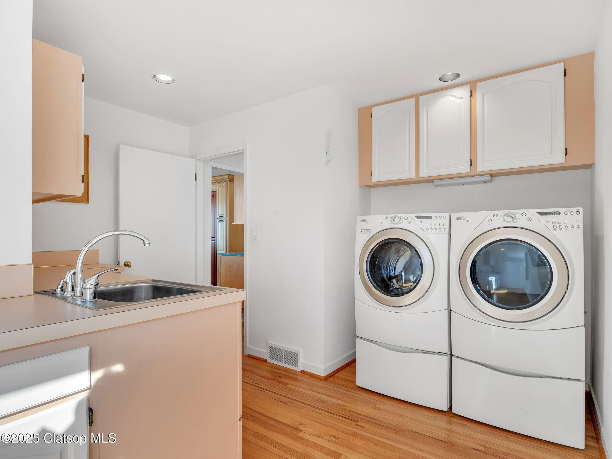 245 W Irving Avenue Property Photo 14