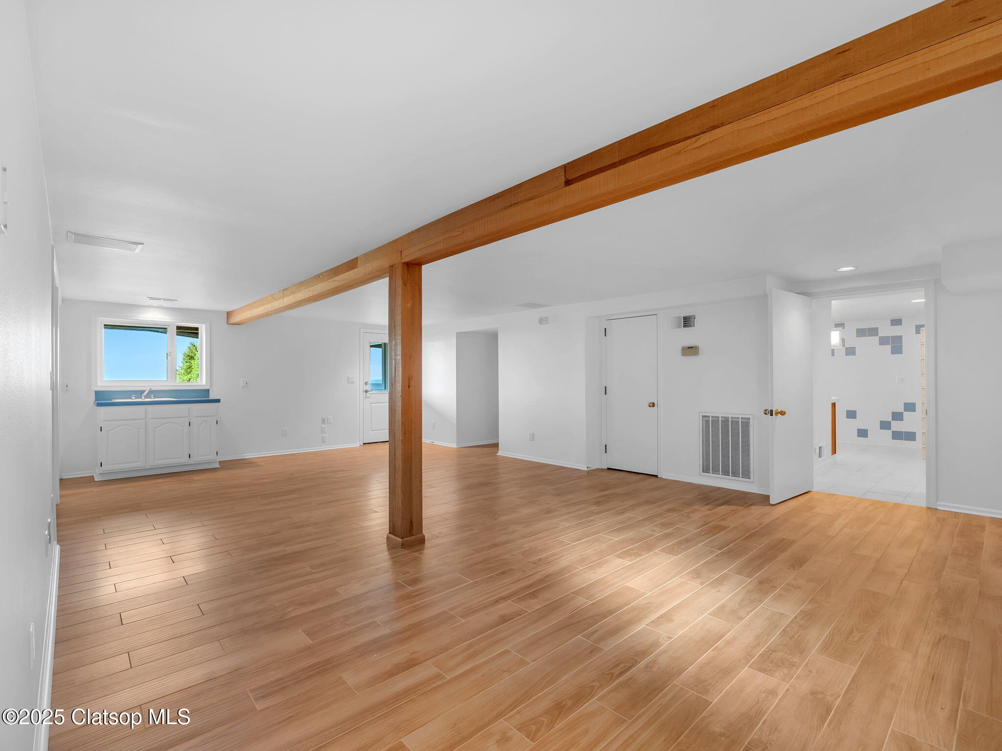 245 W Irving Avenue Property Photo 20