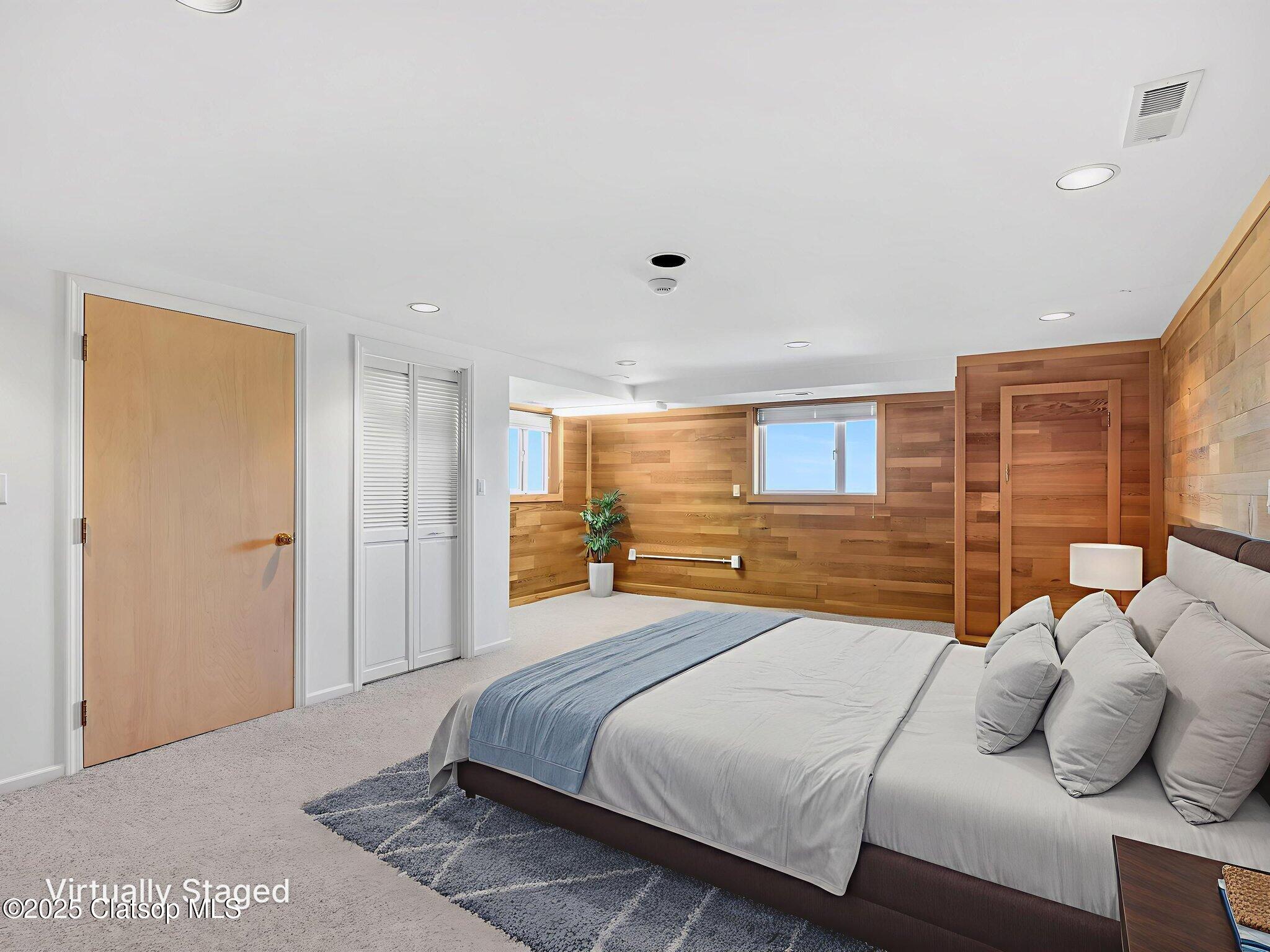 245 W Irving Avenue Property Photo 22