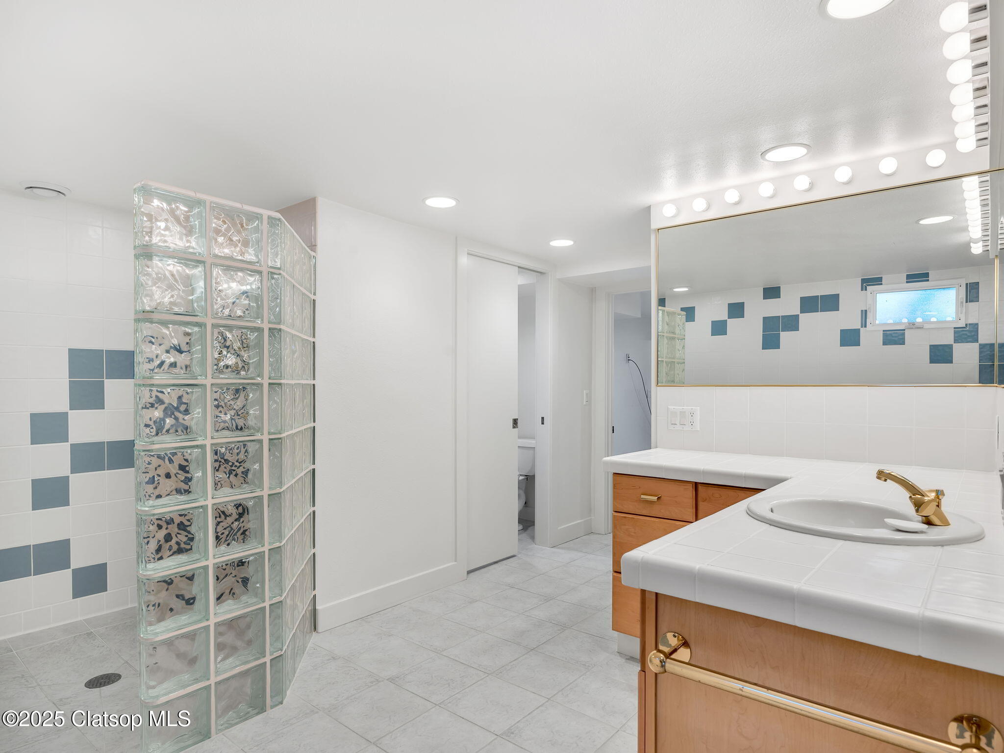 245 W Irving Avenue Property Photo 23