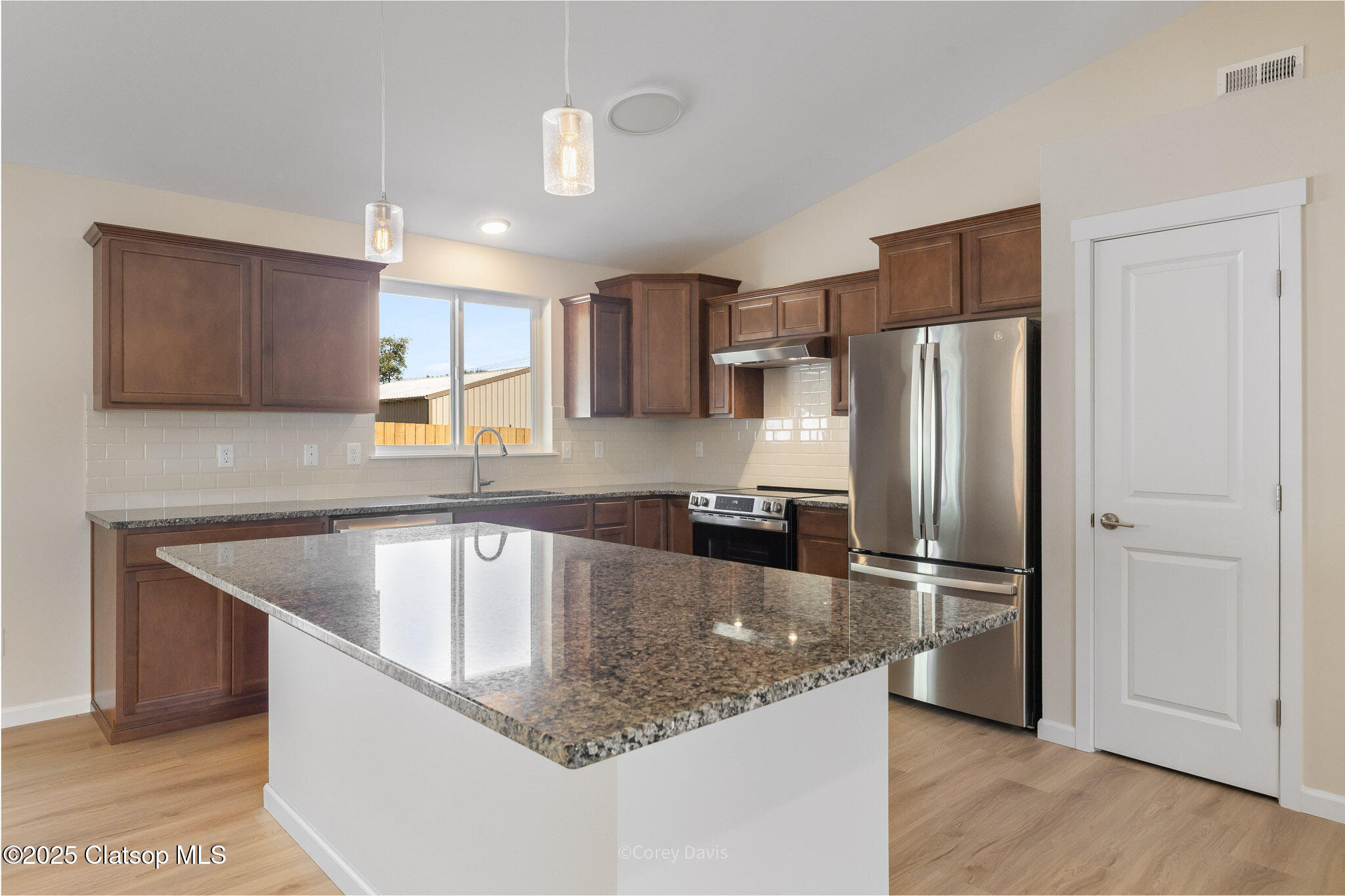 11480 Fern Way Property Photo 7