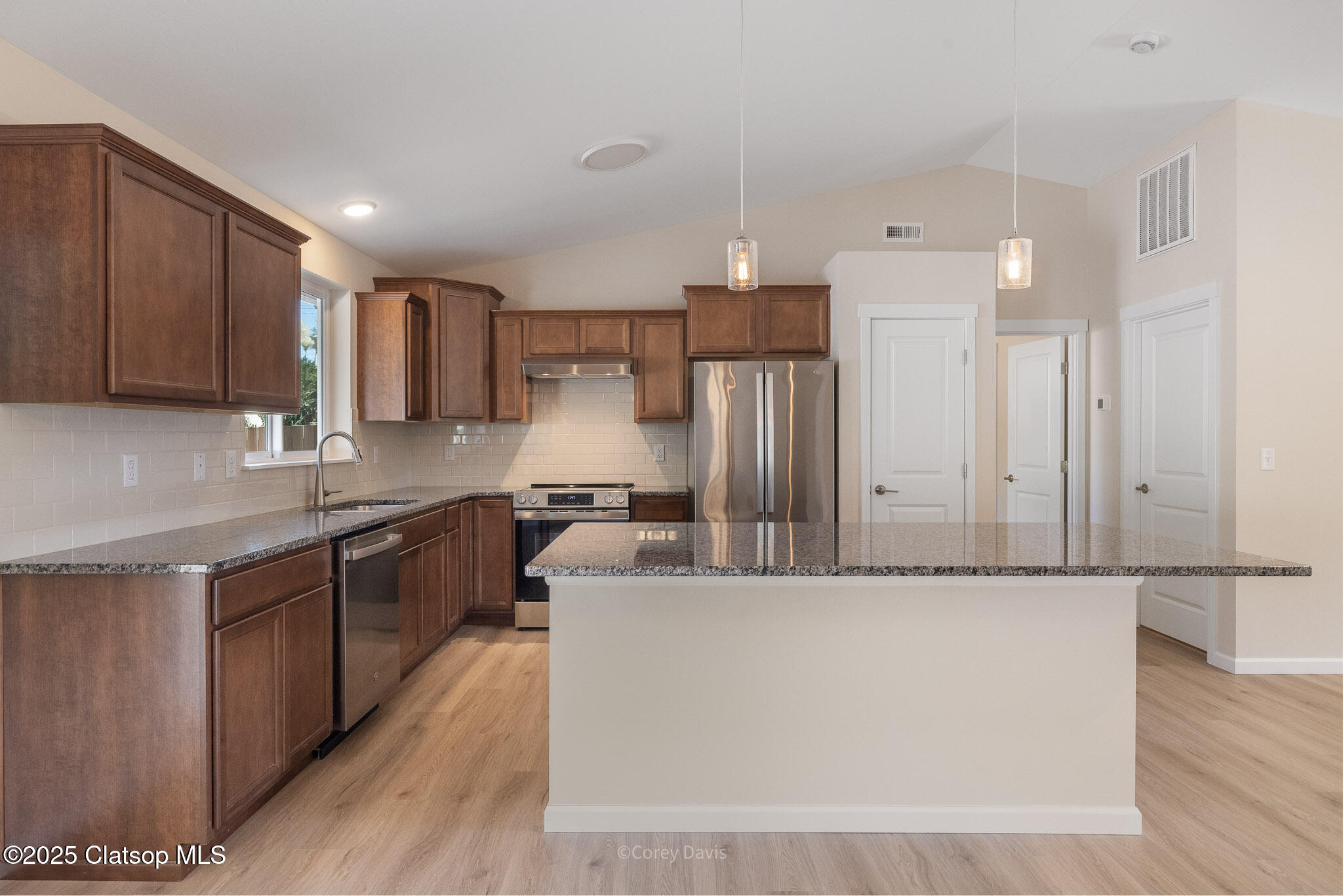 11480 Fern Way Property Photo 9