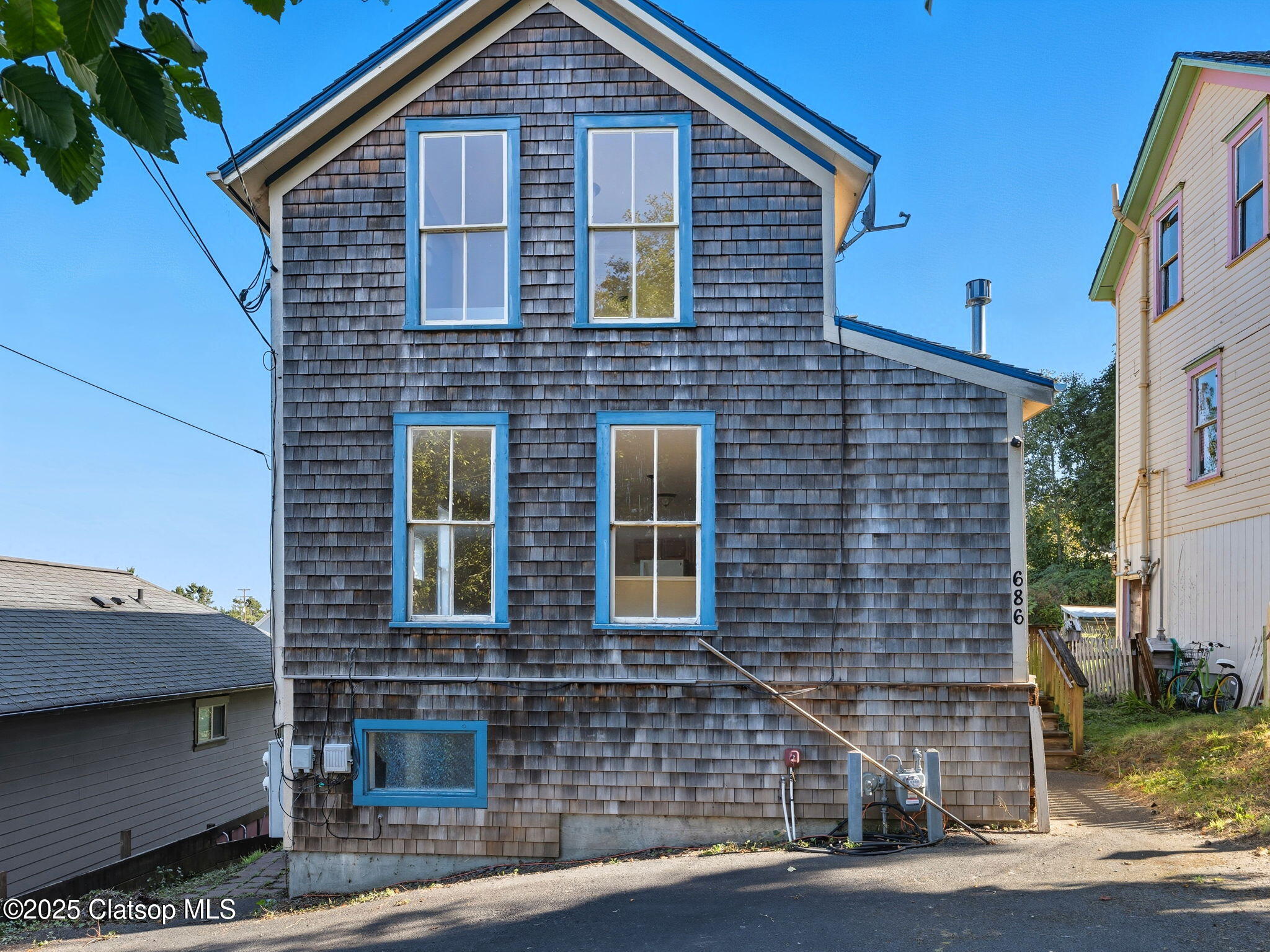 686 29th Street Property Photo 1