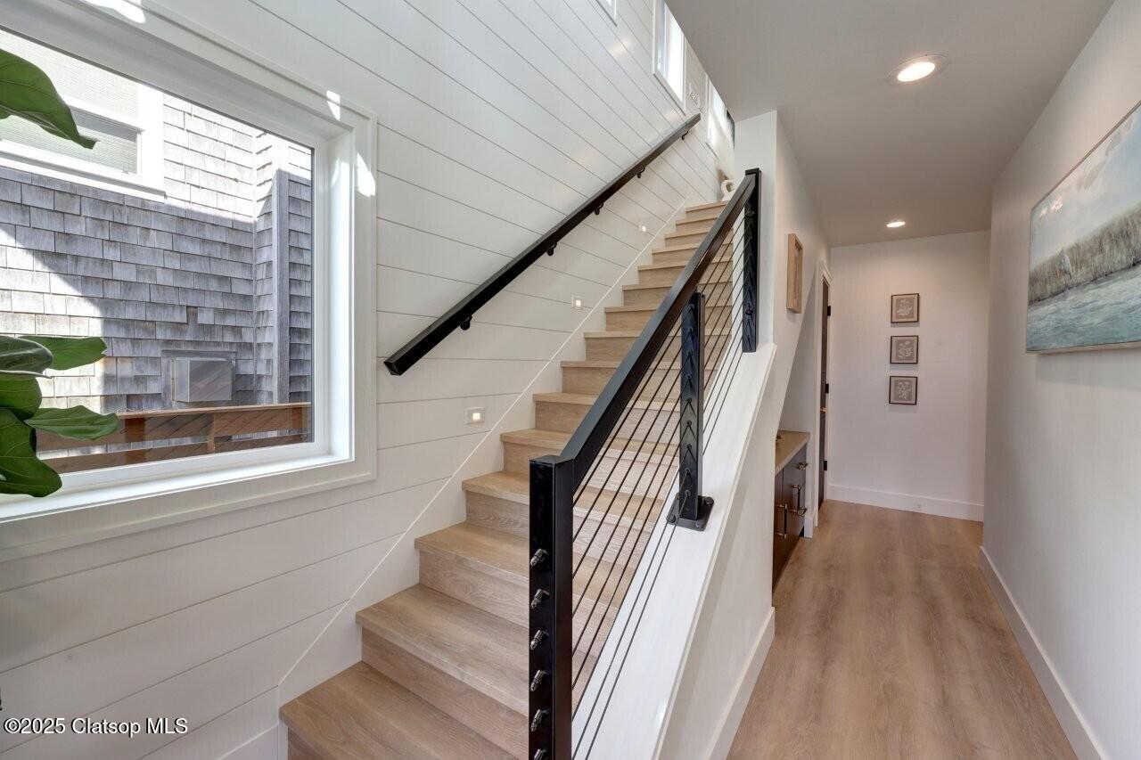 1625 Forest Lawn Road Property Photo 5