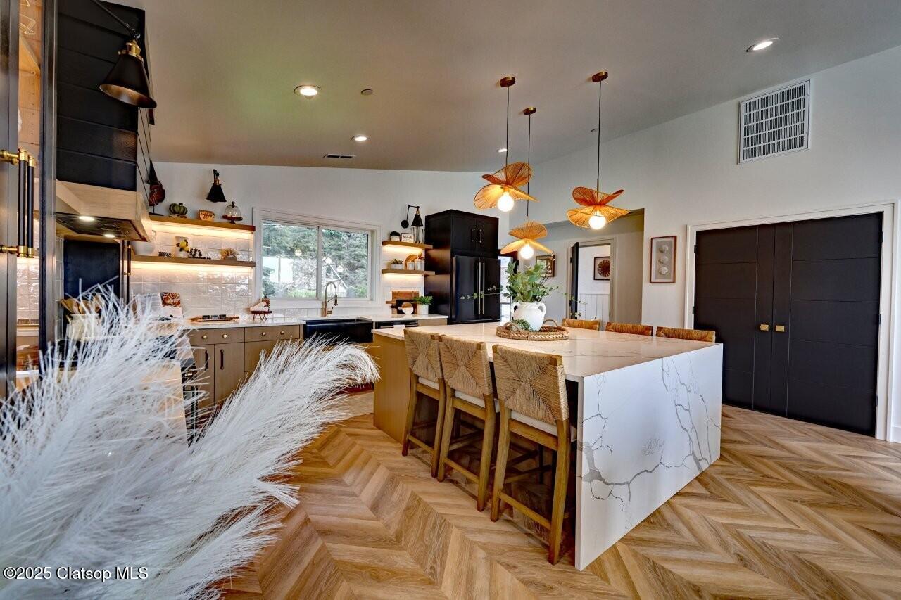 1625 Forest Lawn Road Property Photo 6