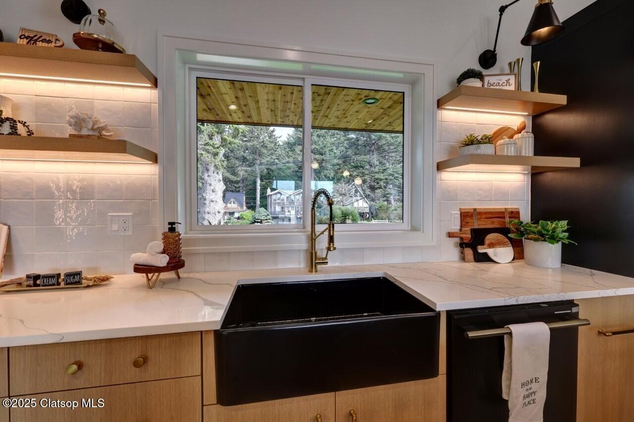 1625 Forest Lawn Road Property Photo 14