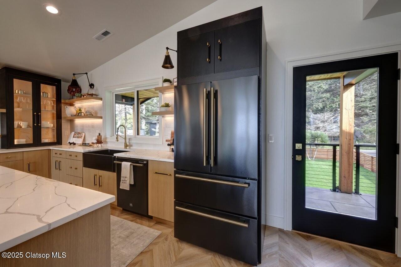 1625 Forest Lawn Road Property Photo 17