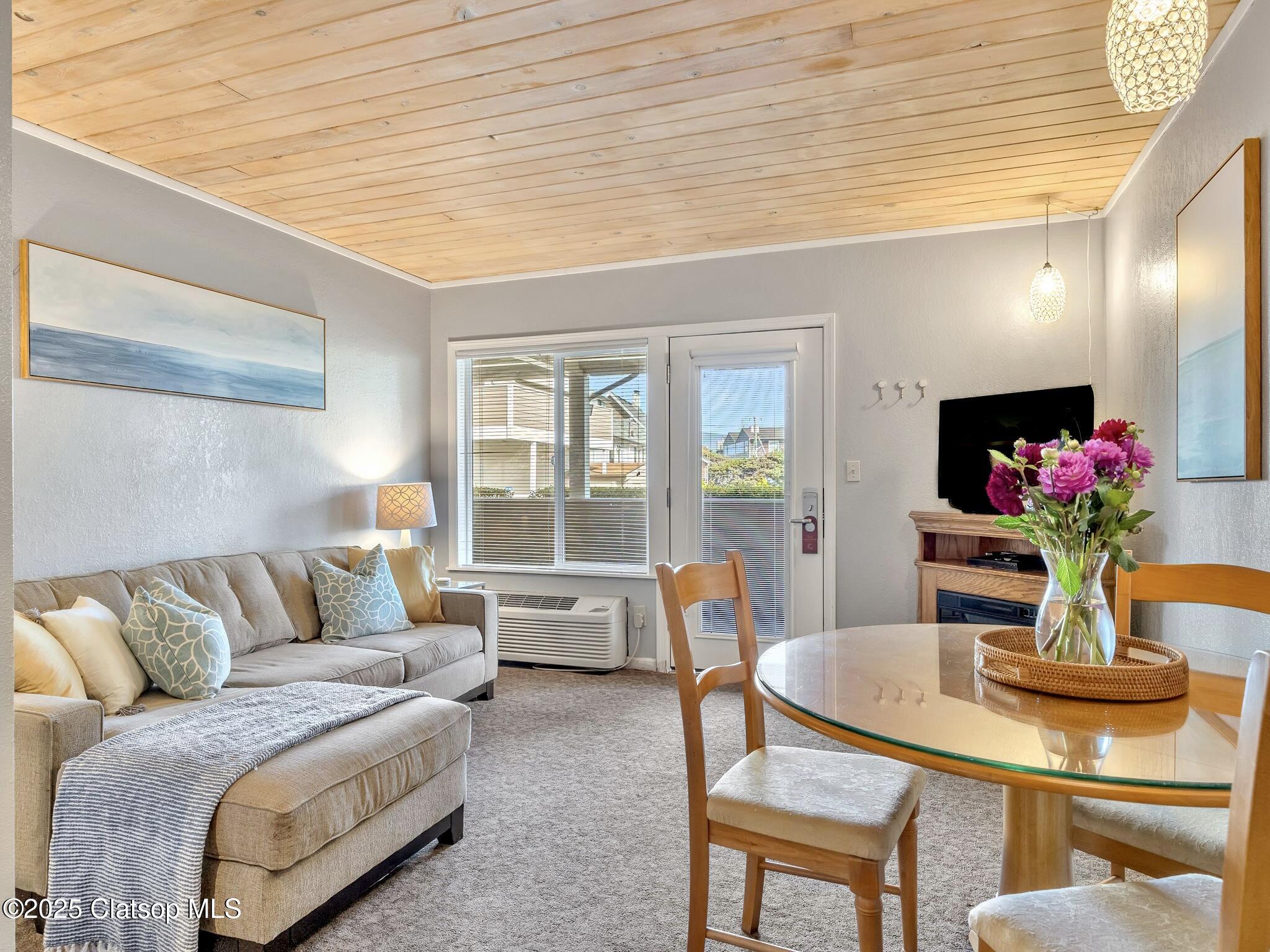 3140 Sunset Blvd Property Photo 6