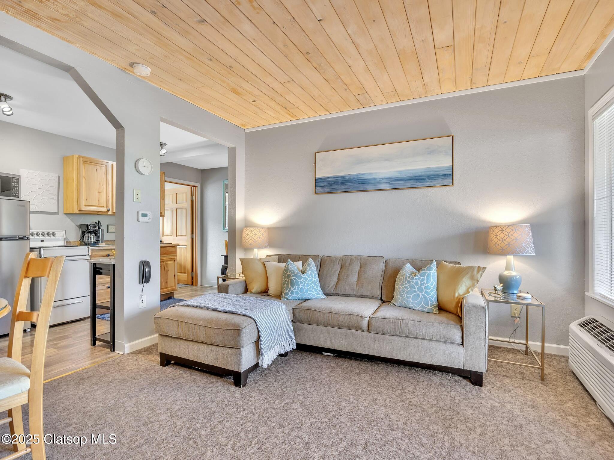 3140 Sunset Blvd Property Photo 8